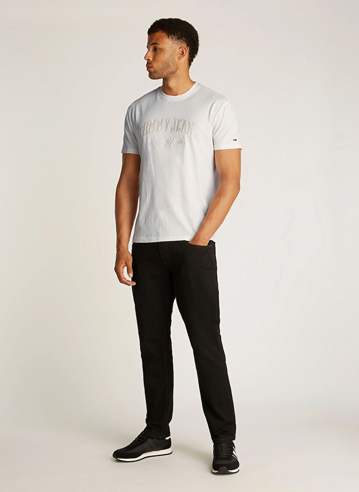 Tommy Jeans Bisiklet Yaka Ekru Erkek T-Shirt DM0DM20356YBL TJM REG VNTAGE VRSITY