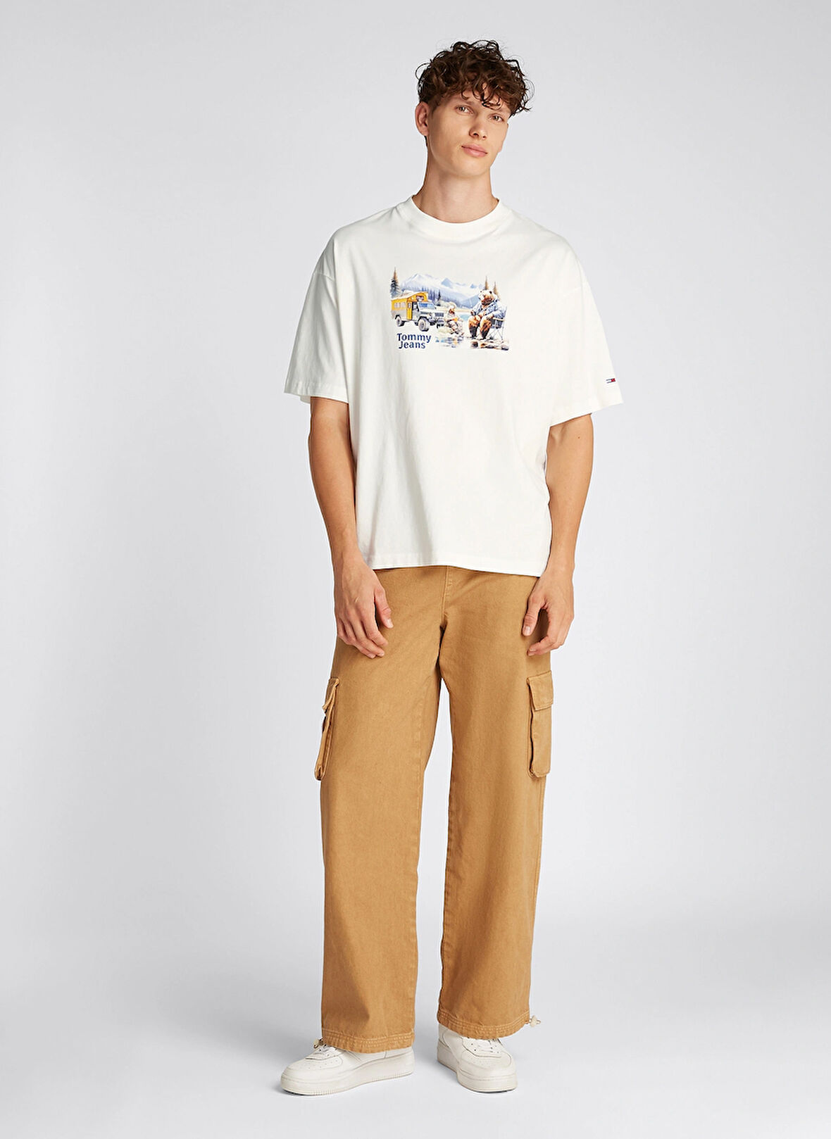 Tommy Jeans Bisiklet Yaka Beyaz Erkek T-Shirt DM0DM21288PEX TJM CAMPING GRAPHIC