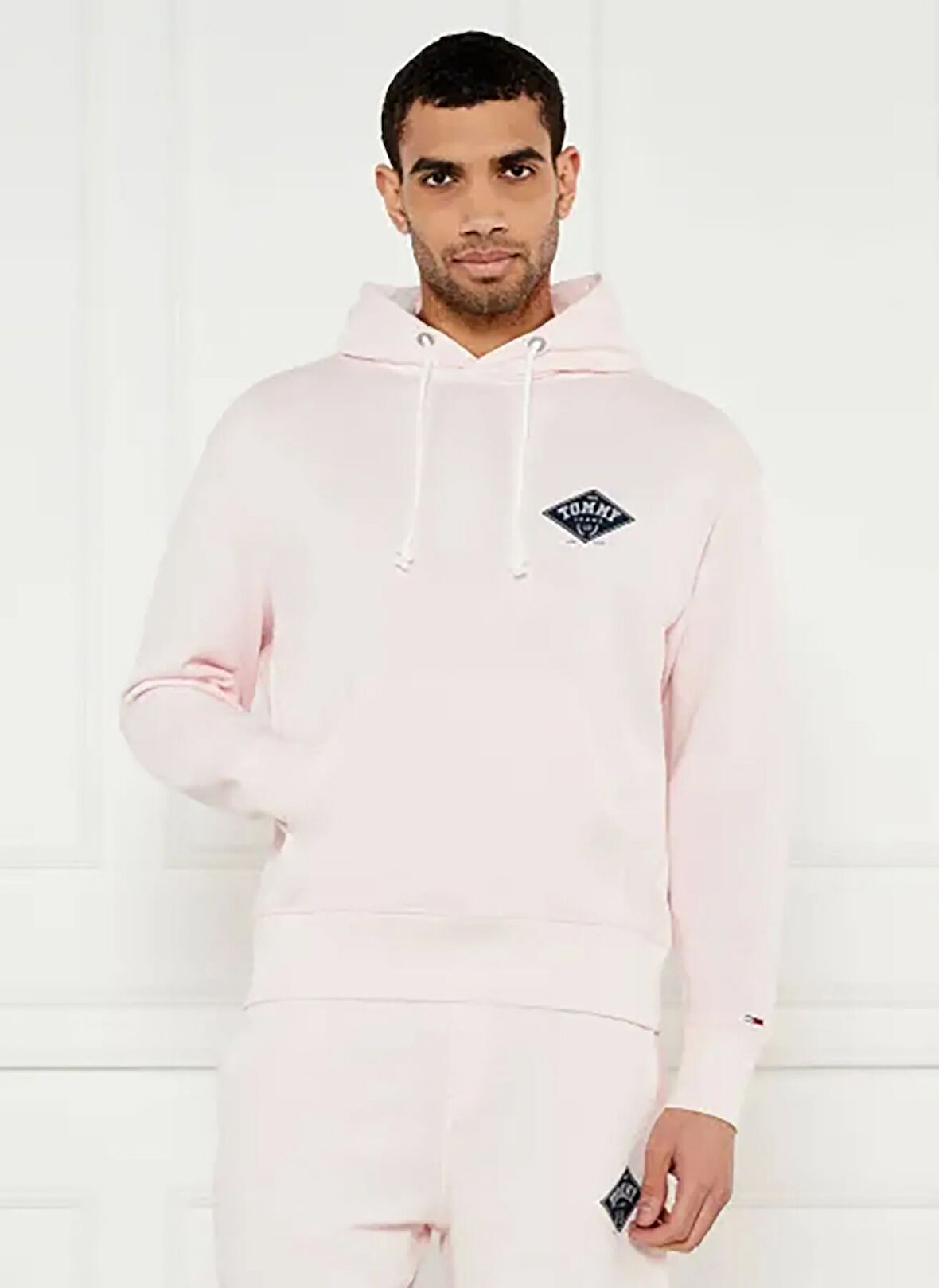 Tommy Jeans Kapüşon Yaka Pembe Erkek Sweatshırt DM0DM20840TH3 TJM RLX VRSITY GRPH