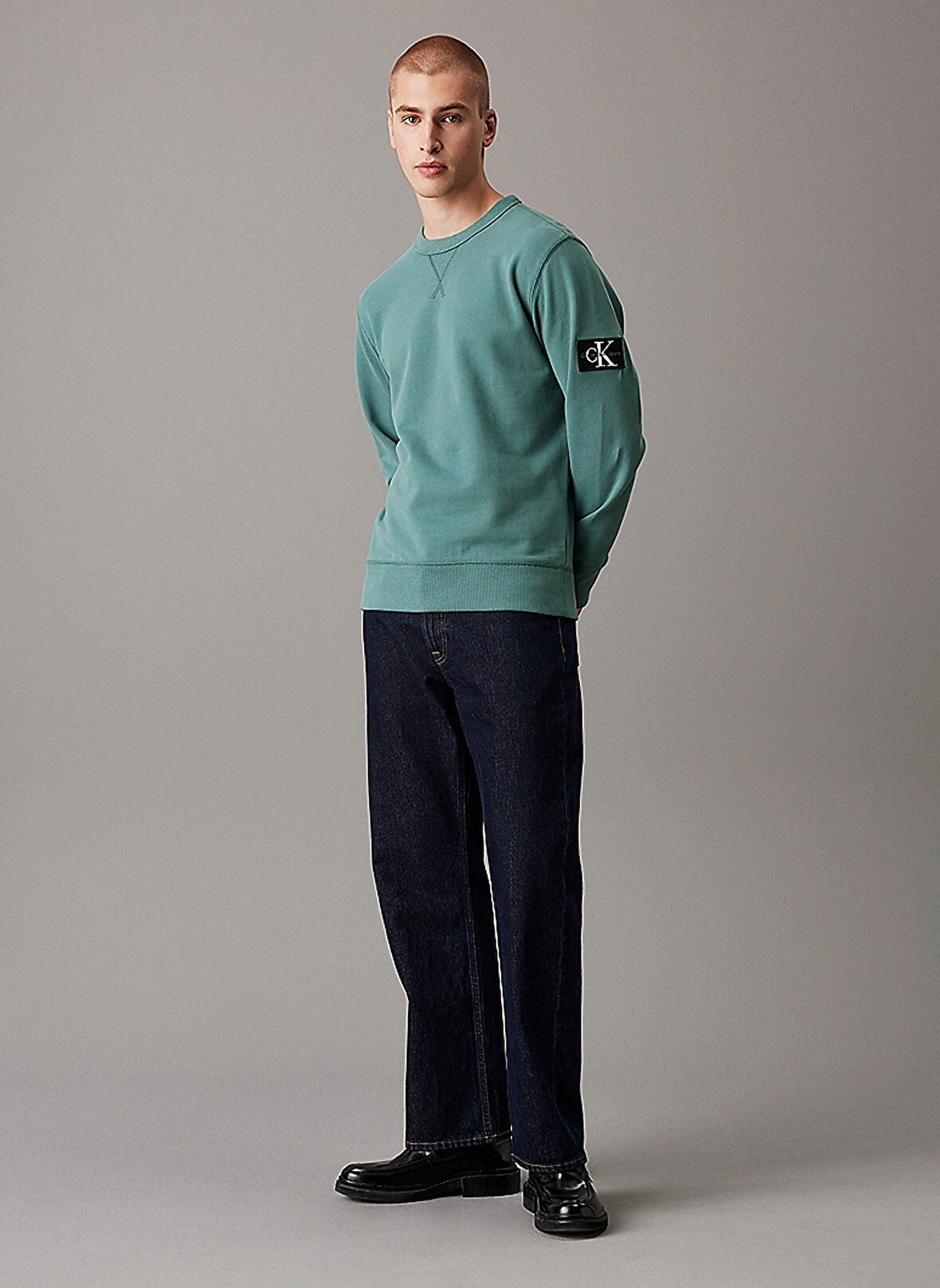 Calvin Klein Jeans Bisiklet Yaka Yeşil Erkek Sweatshırt J30J323426CH2 BADGE CREW NECK