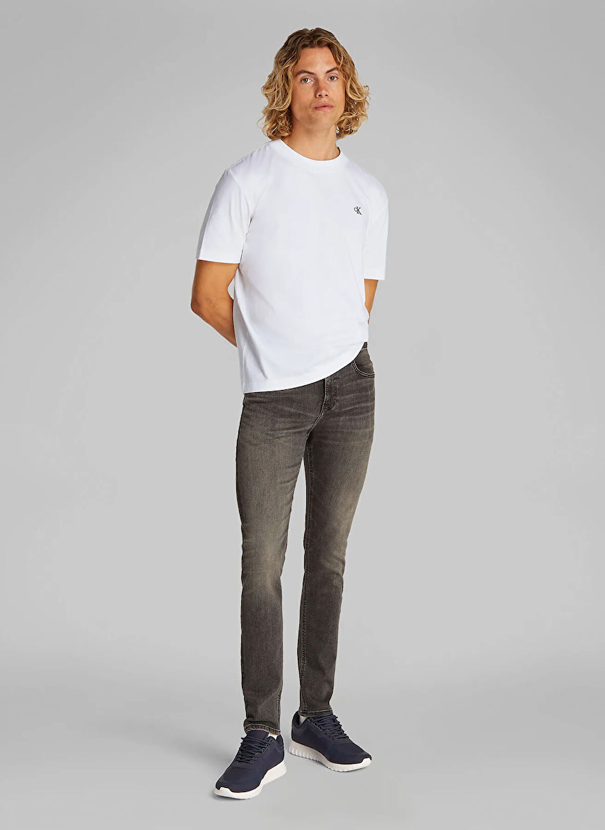 Calvin Klein Jeans Beyaz Erkek T-Shirt J30J327473YAF SERIF FONT GRAPHIC
