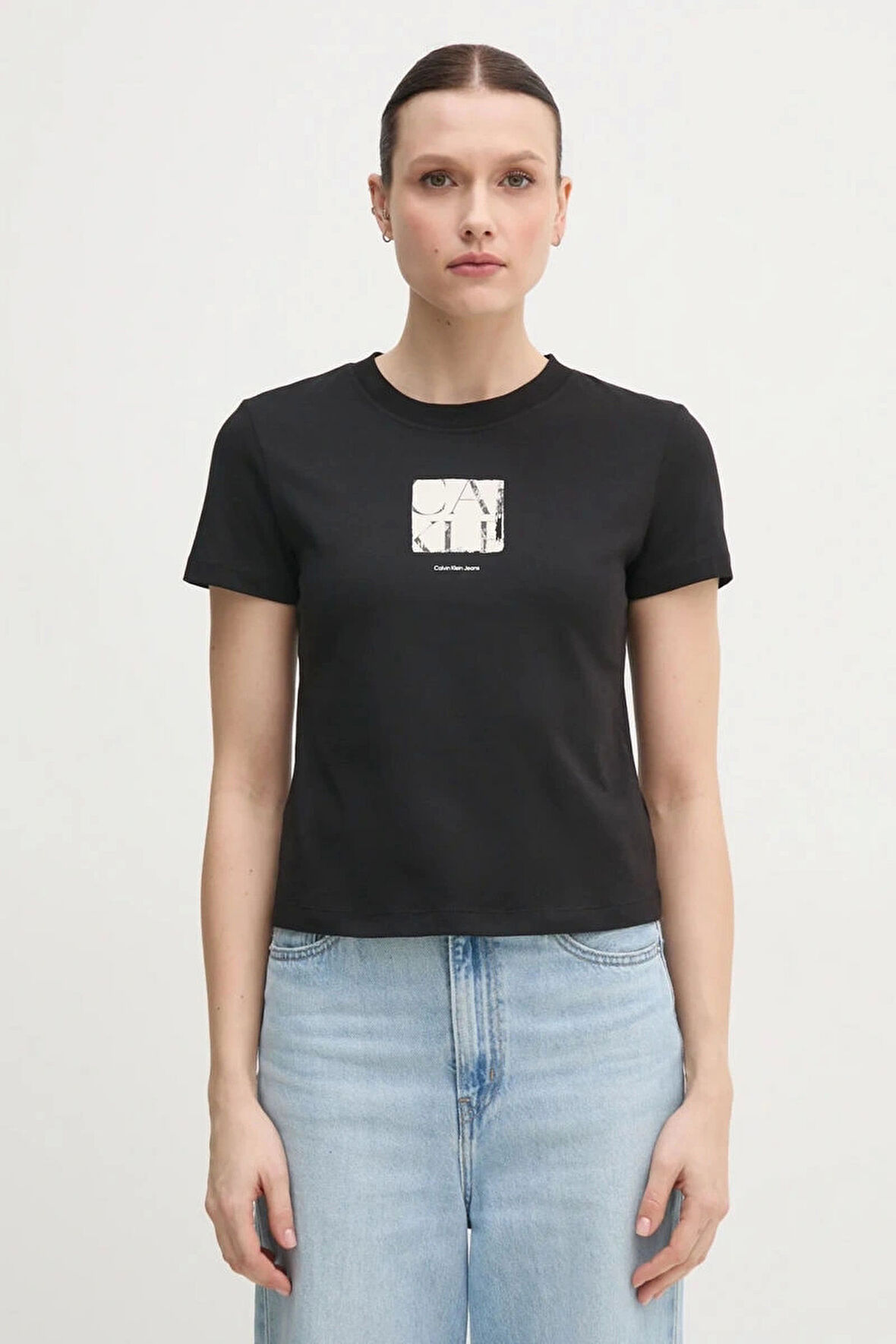 Calvin Klein Kadın Siyah Grafik Baskılı Siyah T-shirt