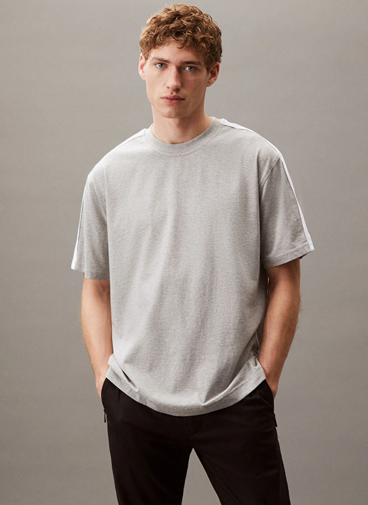 Calvin Klein LVGMS5K177P74-PW - Gri Yuvarlak Yaka Normal Düz Erkek T-Shirt