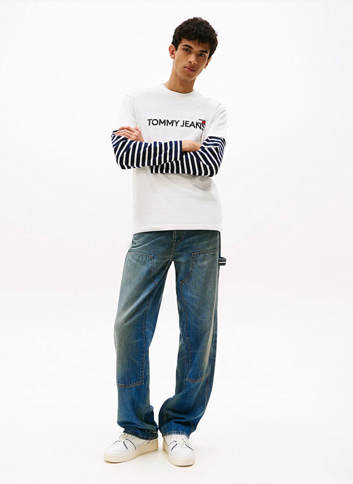 Tommy Jeans Bisiklet Yaka Baskılı Beyaz Erkek T-Shirt DM0DM21585YBL TJM REG BADGE PLAY TE