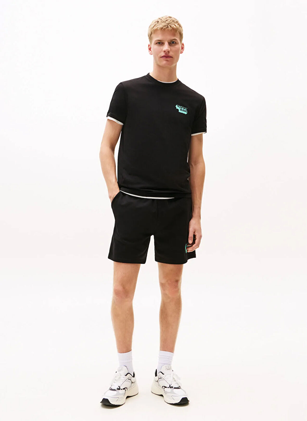 Tommy Jeans Bisiklet Yaka Baskılı Siyah Erkek T-Shirt DM0DM21539BDS TJM SLIM STACK LOGO T