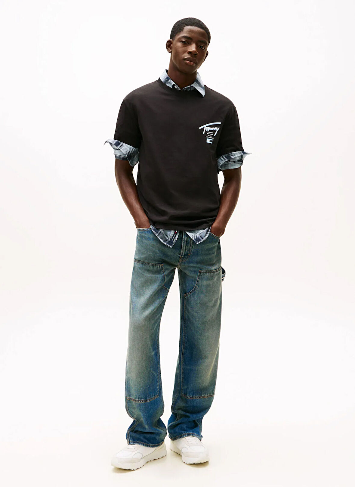 Tommy Jeans Bisiklet Yaka Baskılı Siyah Erkek T-Shirt DM0DM21934BDS TJM REG SIGNATURE CIT