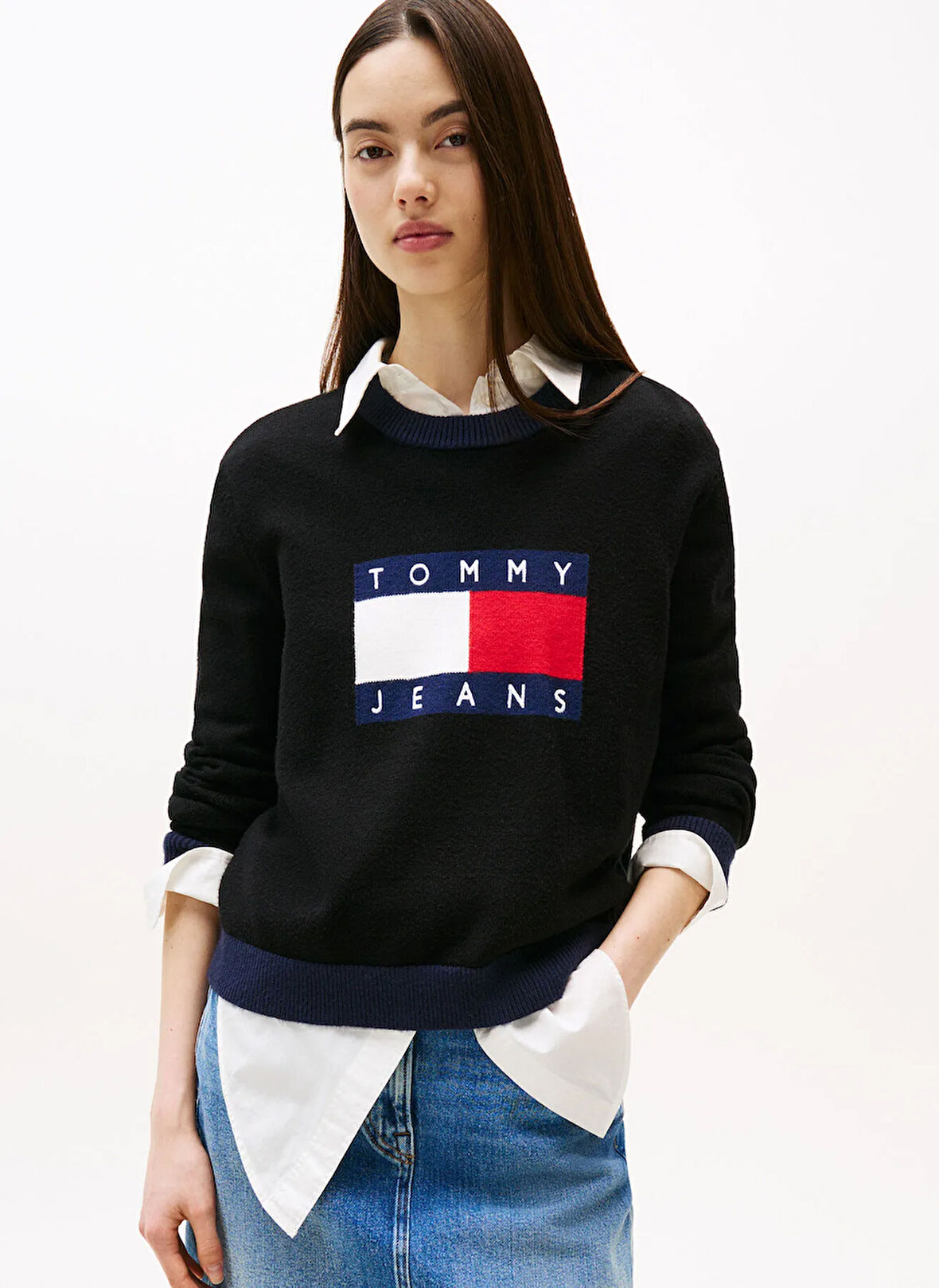 Tommy Jeans Yuvarlak Yaka Standart Nakışlı Siyah Kazak Kadın DW0DW20970BDS