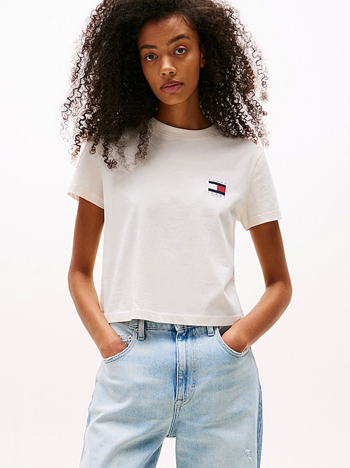 Tommy Jeans TJW REG SH TOMMY US FLAG SS TEE Kadın Beyaz T-shirt DW0DW21423YBH