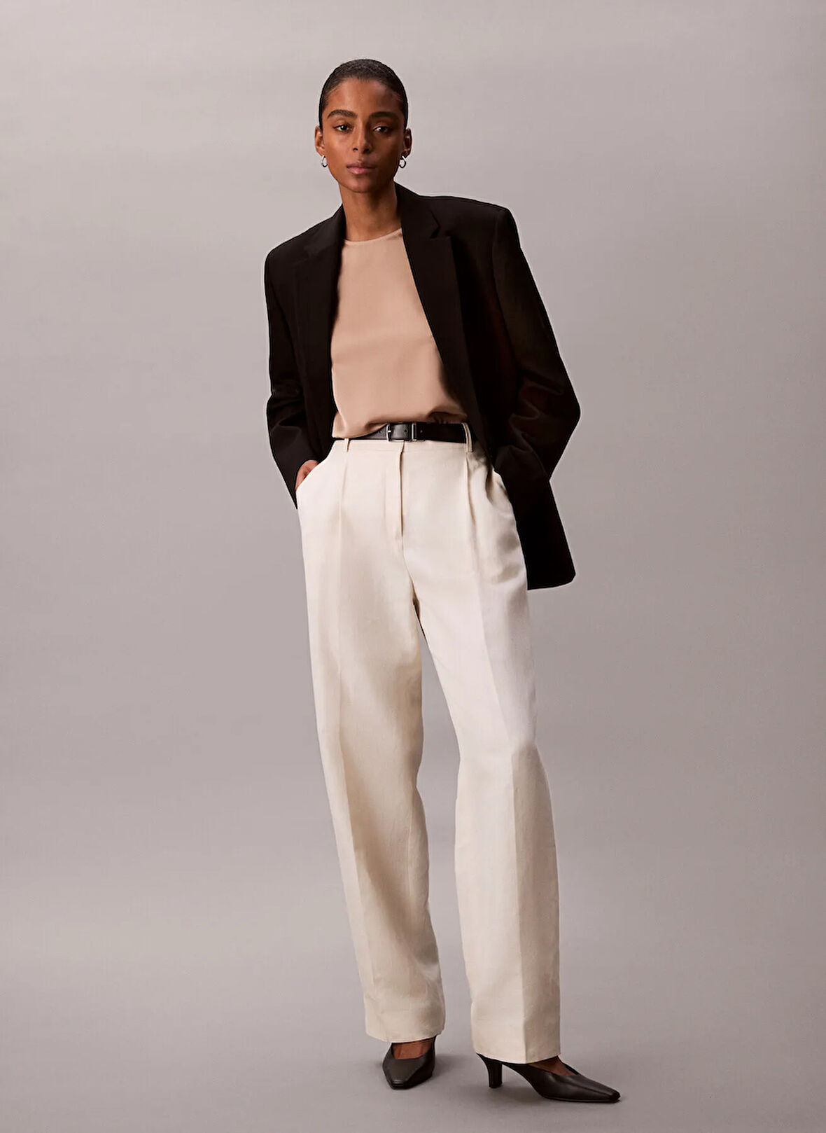 Calvin Klein Yuvarlak Yaka Düz Kahve Kadın T-Shirt LV044D144GPAI