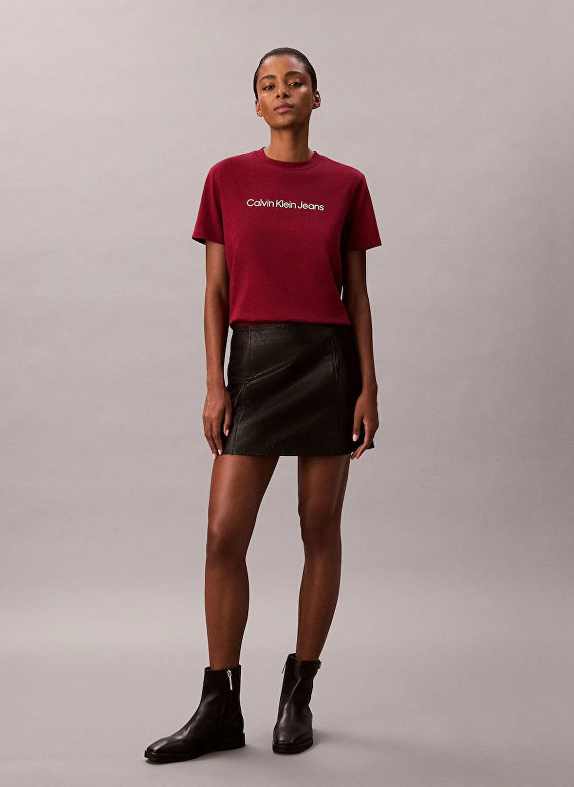 Calvin Klein Jeans Yuvarlak Yaka Baskılı Kırmızı Kadın T-Shirt LV047C912GWFK