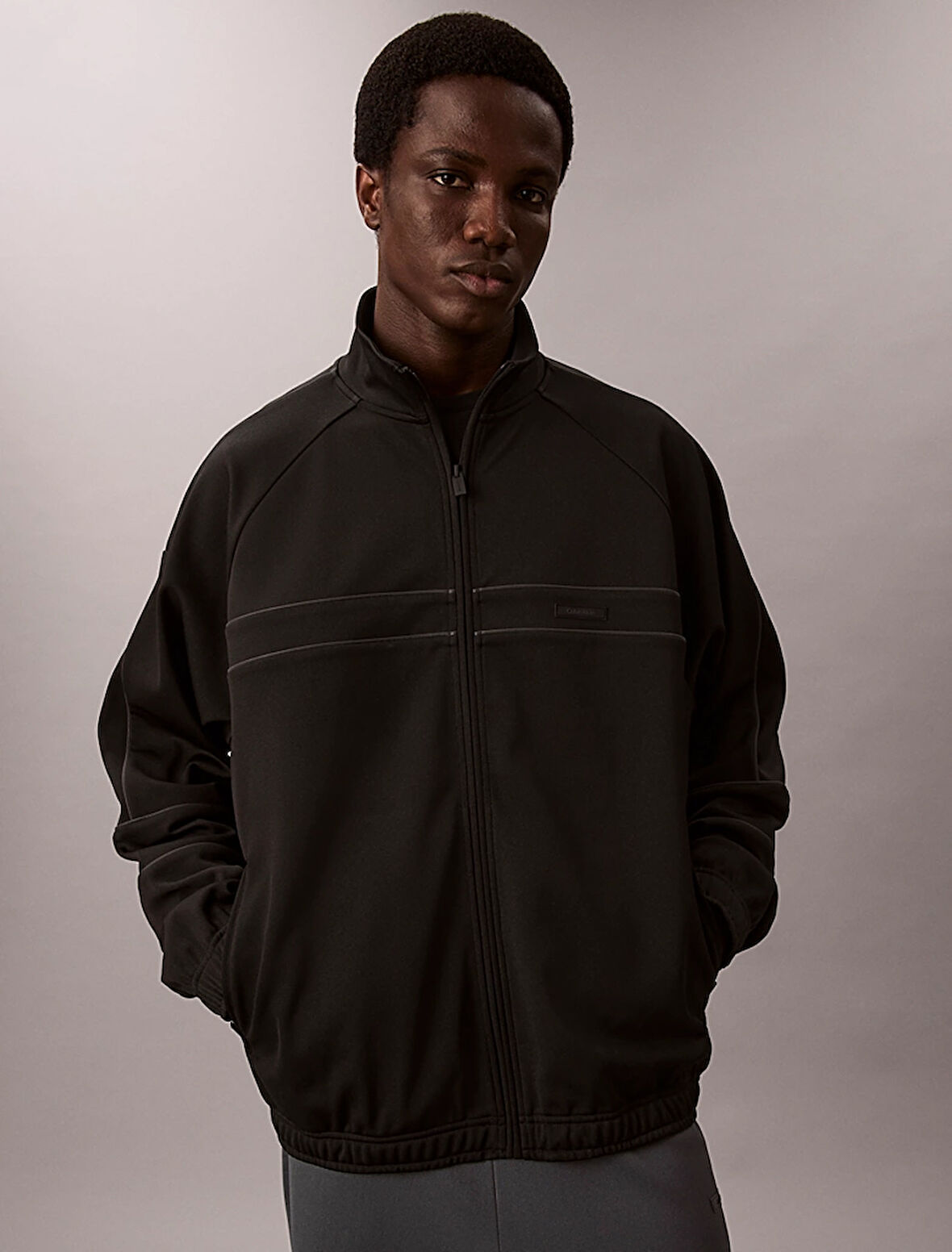 CALVIN KLEIN Erkek Marka Logolu Dik Yakalı Regular Fit Geri Dönüştürülmüş Polysterli Günlük Kullanıma Uygun Siyah Sweatshirt LVGMF5W311 UB1