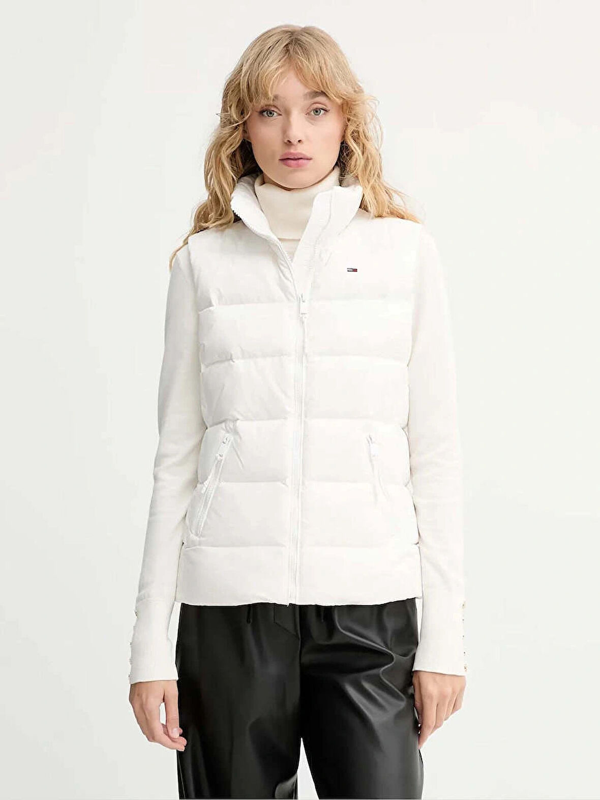 Tommy Hilfiger TJW Dar Kesim Fermuarlı Baskılı Kuş Tüyü Kadın Beyaz Yelek DW0DW21622YBL