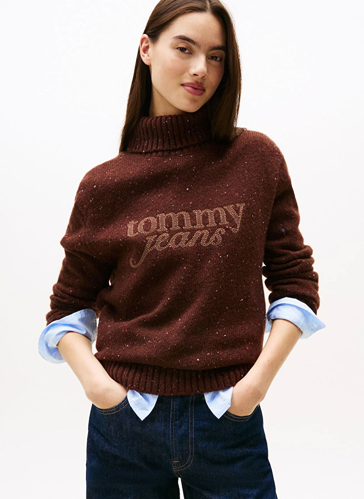 Tommy Jeans Balıkçı Yaka Standart Baskılı Kahve Kazak Kadın DW0DW21687GS7