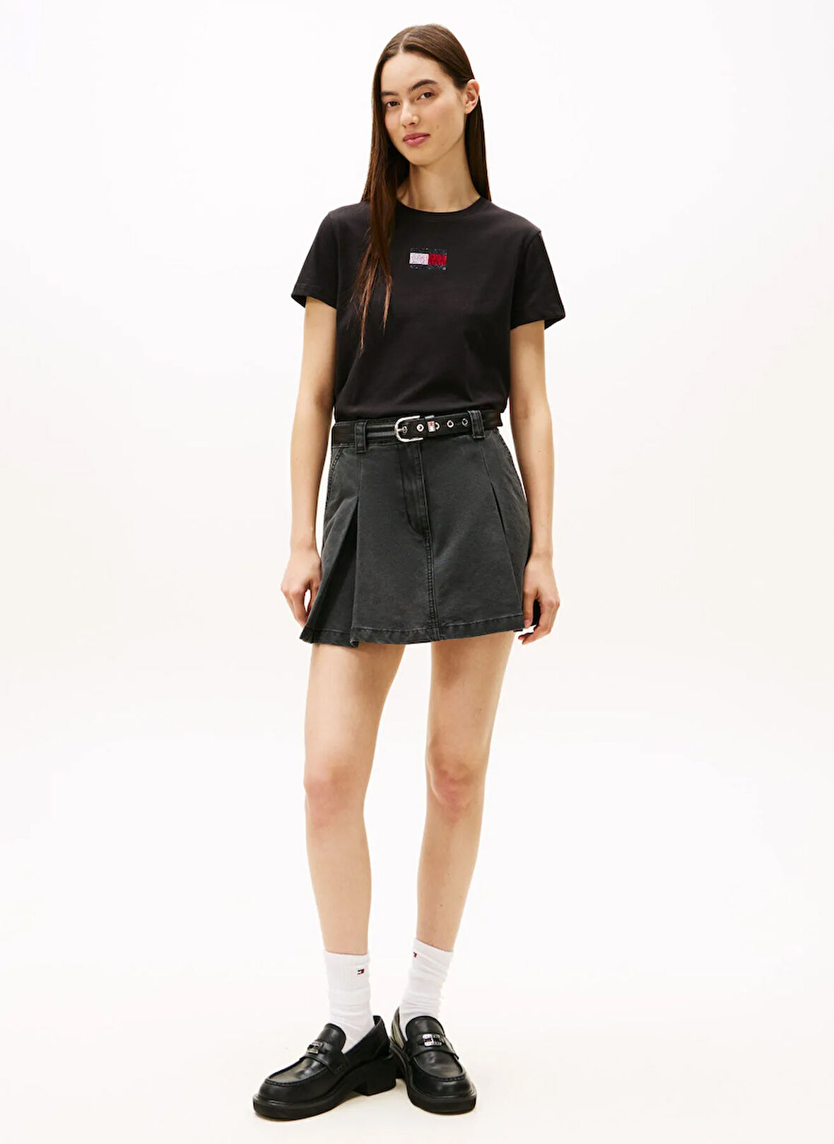 Tommy Jeans Yuvarlak Yaka İşlemeli Siyah Kadın T-Shirt DW0DW21965BDS