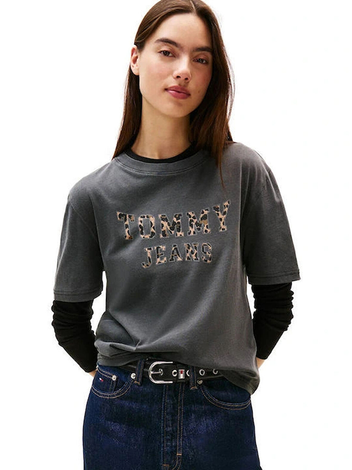 Tommy Hilfiger TJW Kutu Kesim Leopar Desenli Kolej Stili Kadın Siyah T-shirt DW0DW21957BDS