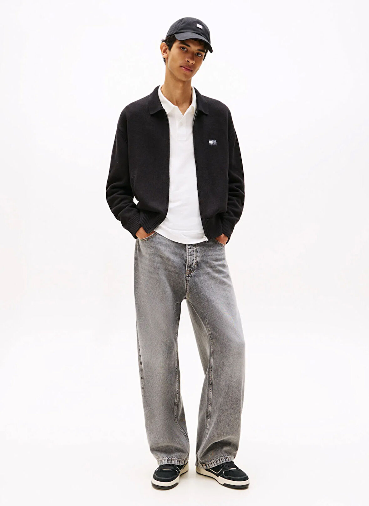 Tommy Jeans Fermuarlı Yaka Relaxed Düz Siyah Erkek Kazak DM0DM22106BDS TJM RLX TNL BADGE FZ