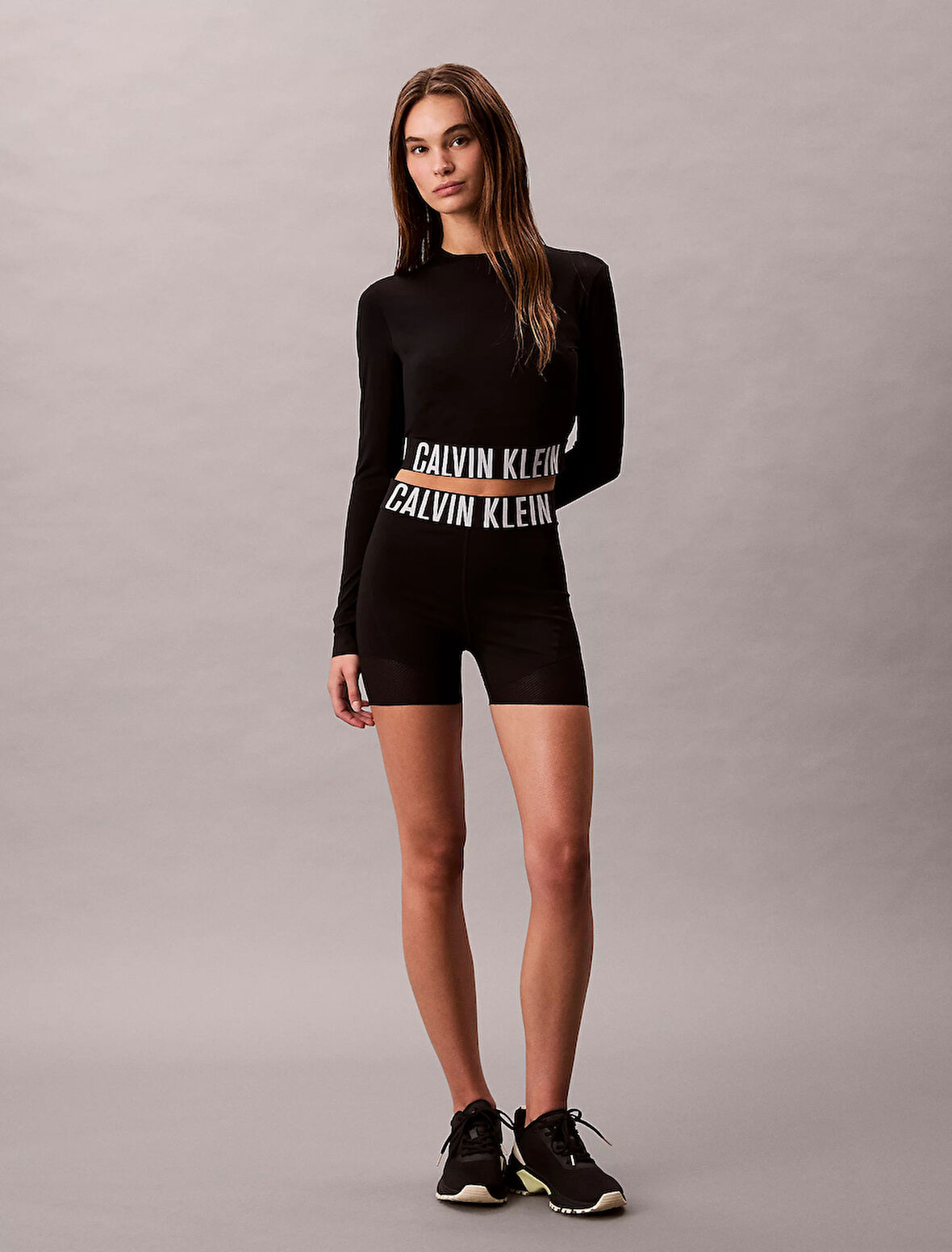 Calvin Klein Intense Power Yarım Balıkçı Yaka Uzun Kollu Kadın Siyah Gömlek LVGWF5K202-UB1