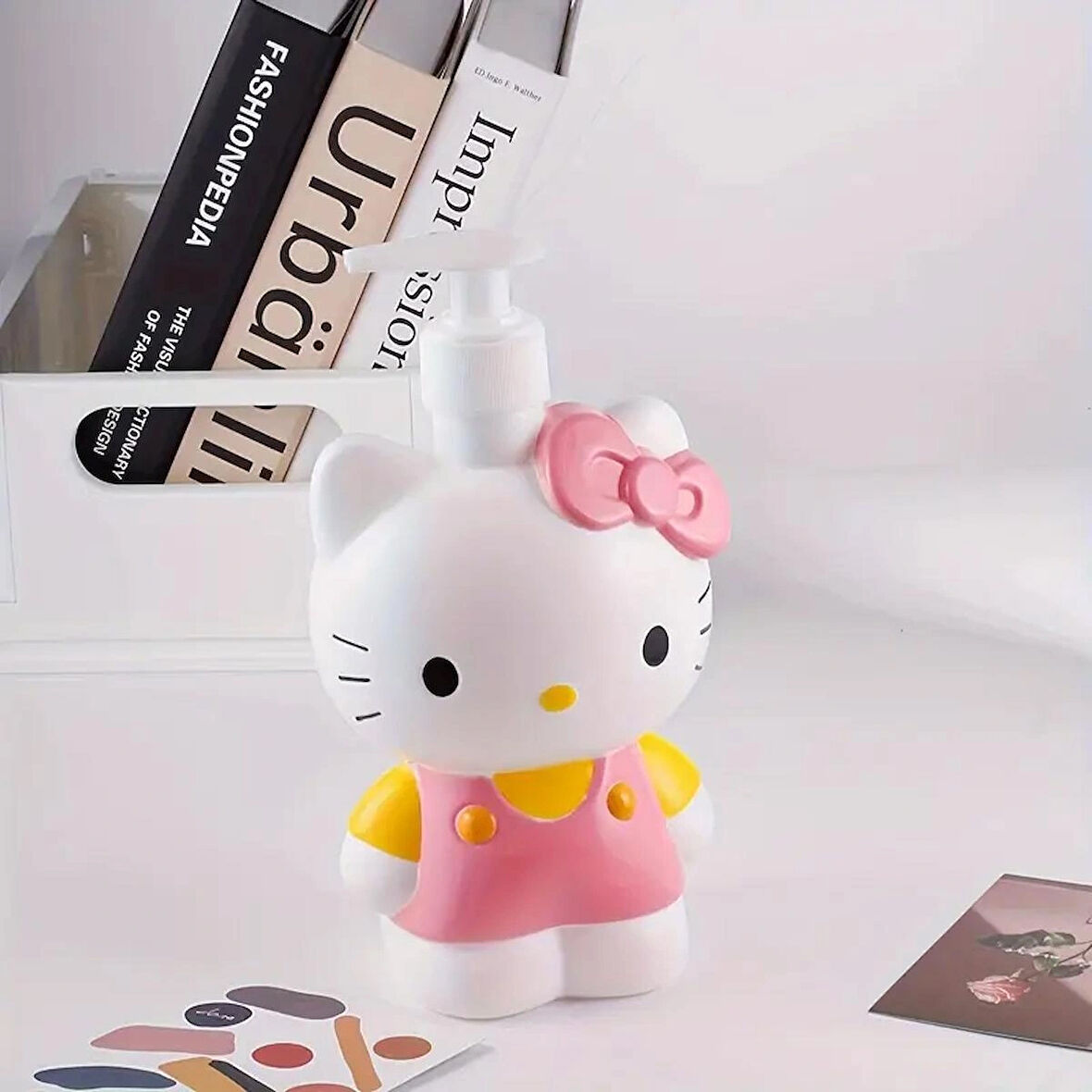 Hello Kitty figürlü sıvı sabunluk basınçlı losyon şişesi ayakta model