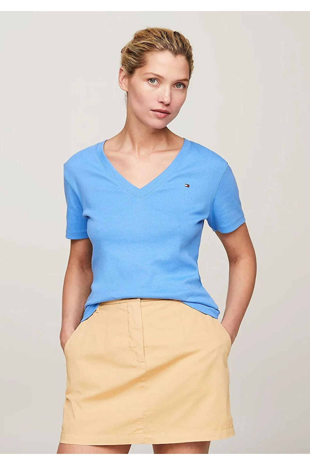 V Yaka Slim Tişört