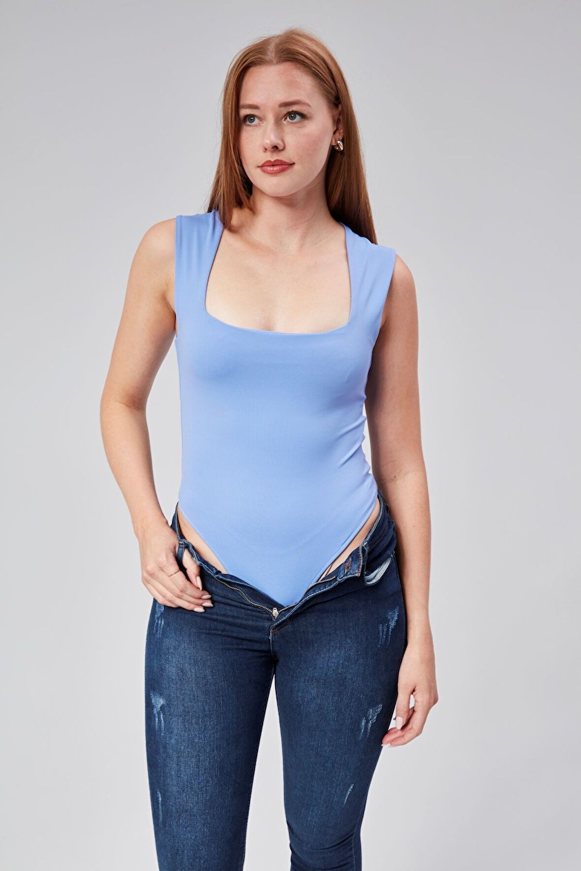 Astarlı Sıfır Kol Kare Yaka Dekolteli Çıtçıtlı Bodysuit