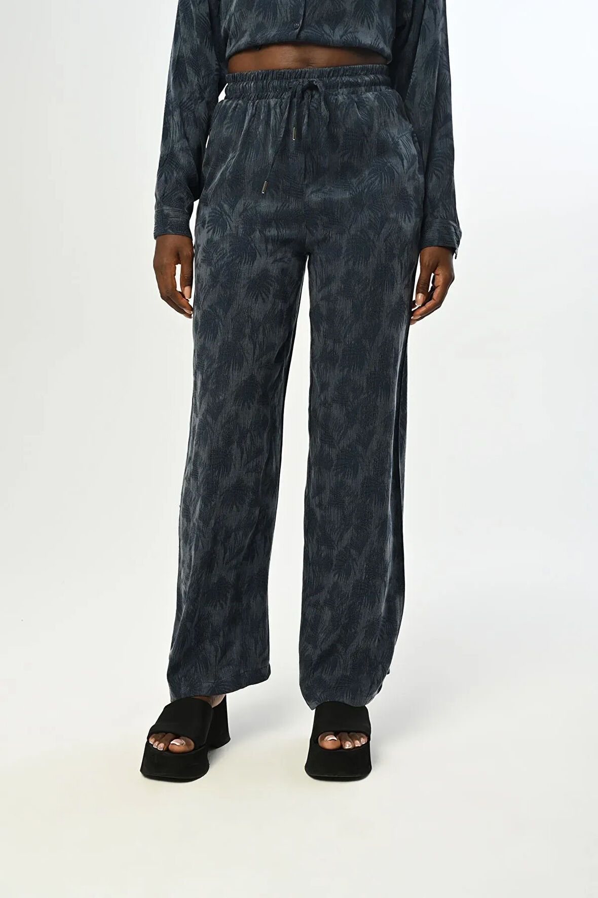 KADIN BELİ LASTİKLİ BOL PAÇA DESENLİ LACİ PANTOLON