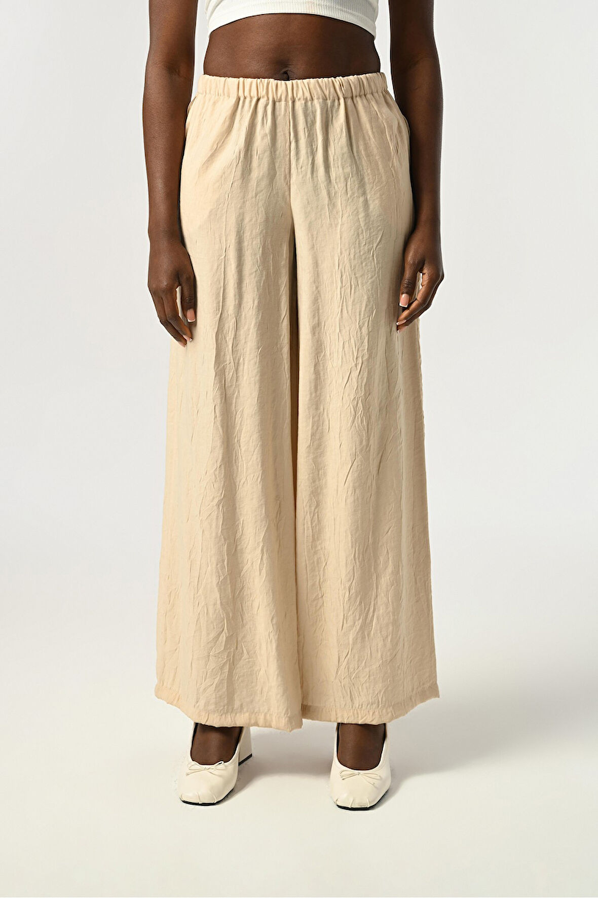 KADIN BELİ LASTİKLİ BOL PAÇA KIRIŞIK KUMAŞ DÜZ RENK PANTOLON