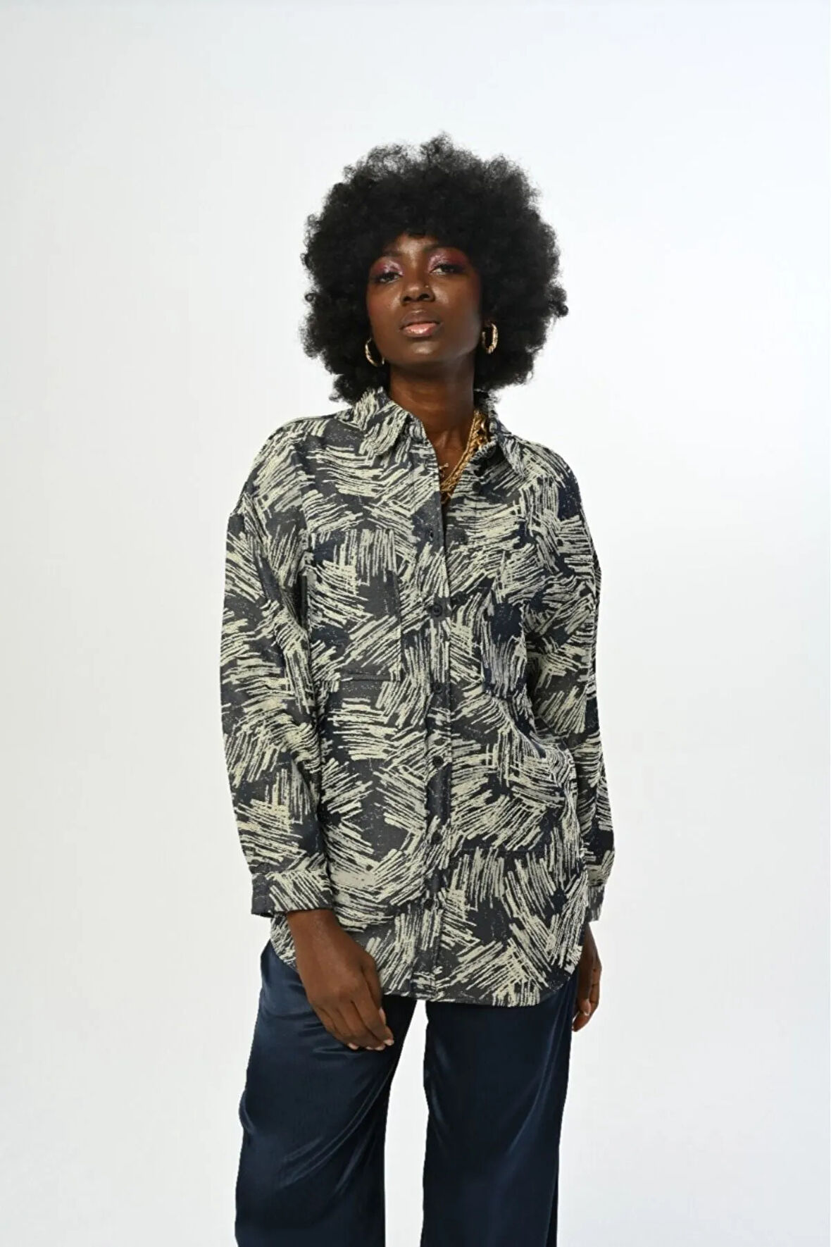 KADIN KARIŞIK DESENLİ ÇİFT CEPLİ GÖMLEK