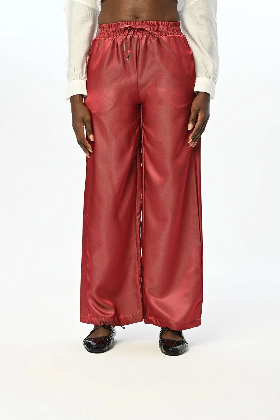 KADIN BELİ LASTİKLİ BOL PAÇA PARLAK KUMAŞ DÜZ RENK PANTOLON