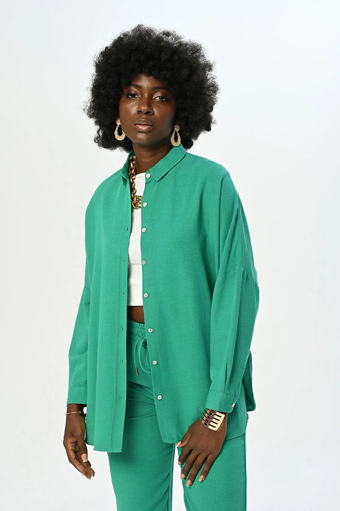 KADIN DÜZ RENK OVERSİZE KESİM GÖMLEK