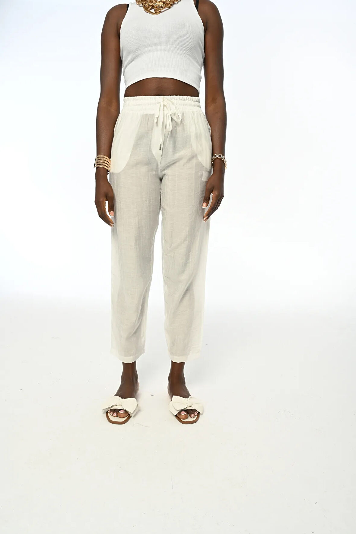 KADIN BELİ LASTİKLİ RAHAT KALIP DÜZ RENK PANTOLON