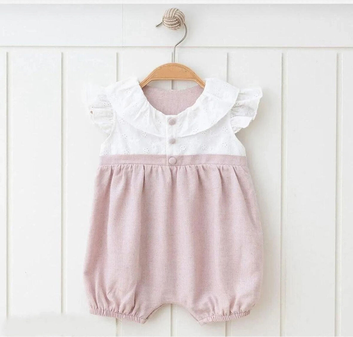  KIZ BEBEK PAMUKLU KETEN GÖRÜNÜMLÜ DÜĞME DETAYLI TULUM