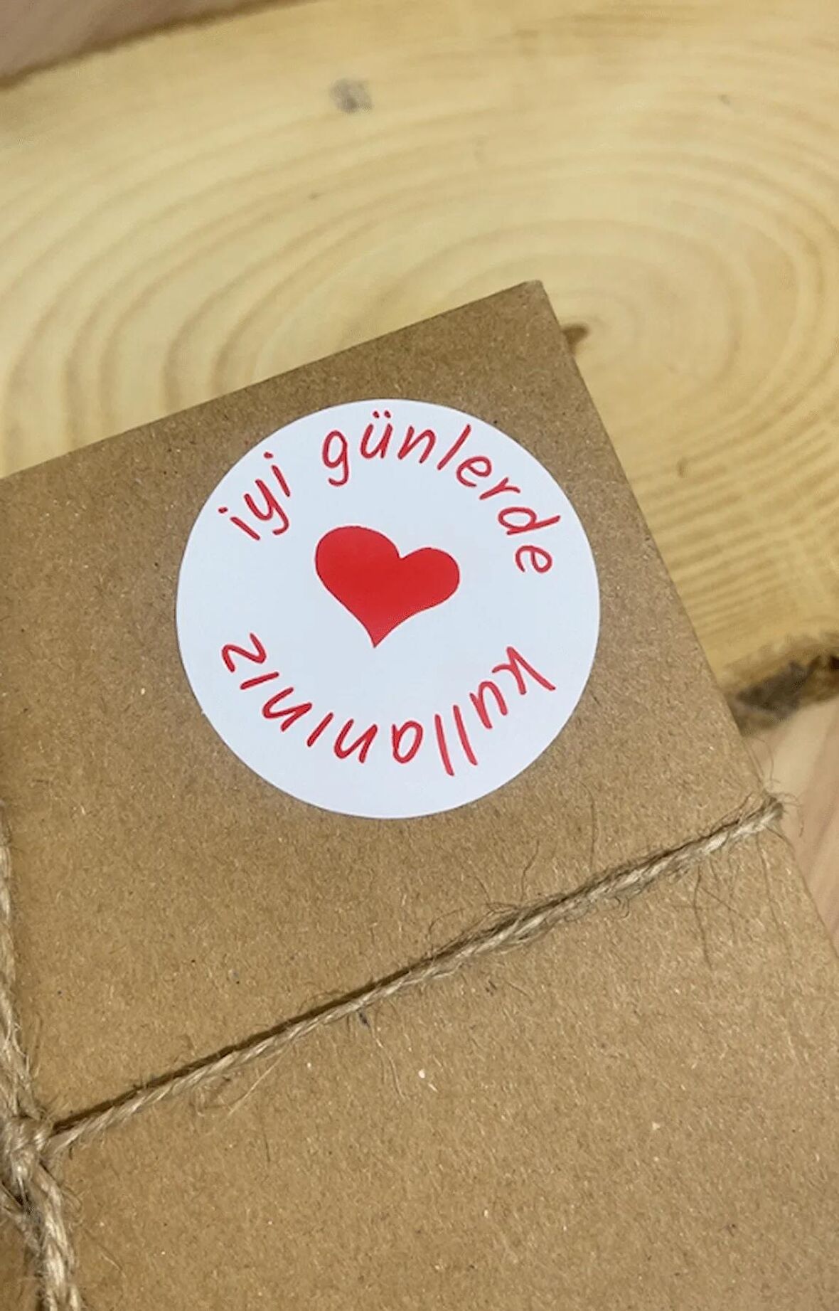 İyi Günlerde Kullanınız Kalpli Kırmızı Yazılı Yuvarlak Yapışkanlı Etiket 4x4 cm 120 Adet