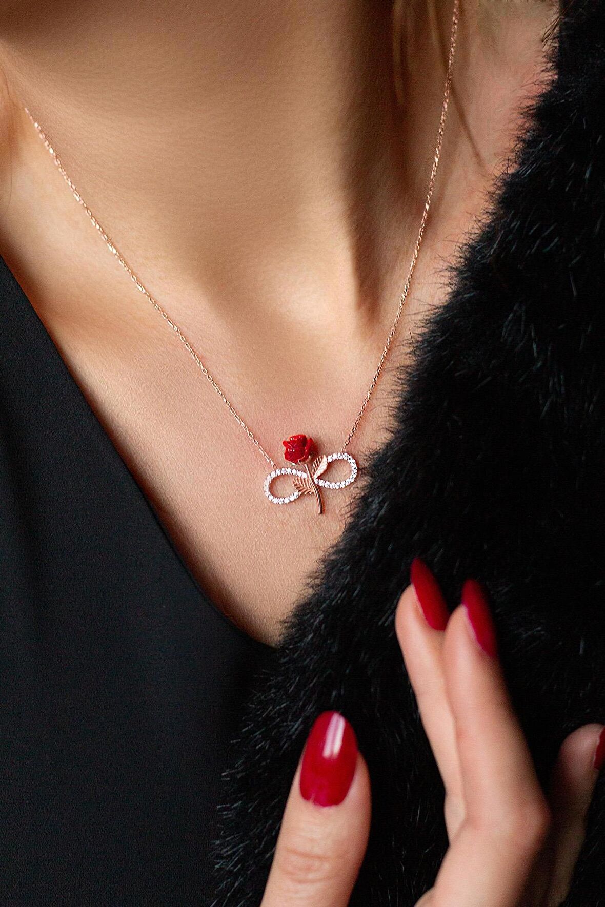 Kırmızı Gül Sonsuzluk Modeli Gümüş Kolye