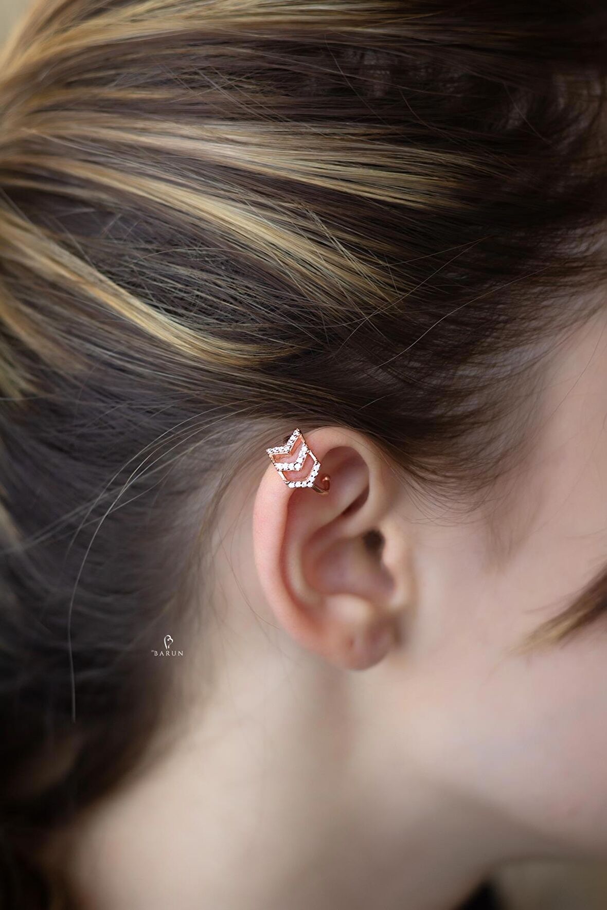 Beyaz Taşlı Halka Ok Model 925 Ayar Gümüş Kıkırdak Küpe Earcuff-Rose