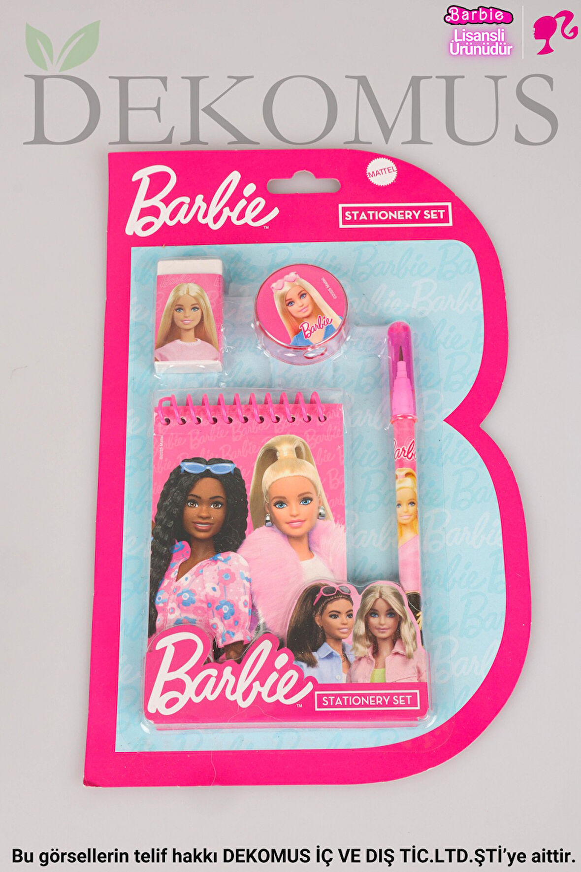DEKOMUS İLE YENİ SEZON LİSANSLI BARBIE 4'LÜ KIRTASİYE SETİ NOT DEFTERİ,GEÇMELİ KURŞUN KALEM,SİLGİ VE KALEMTRAŞ SETİ