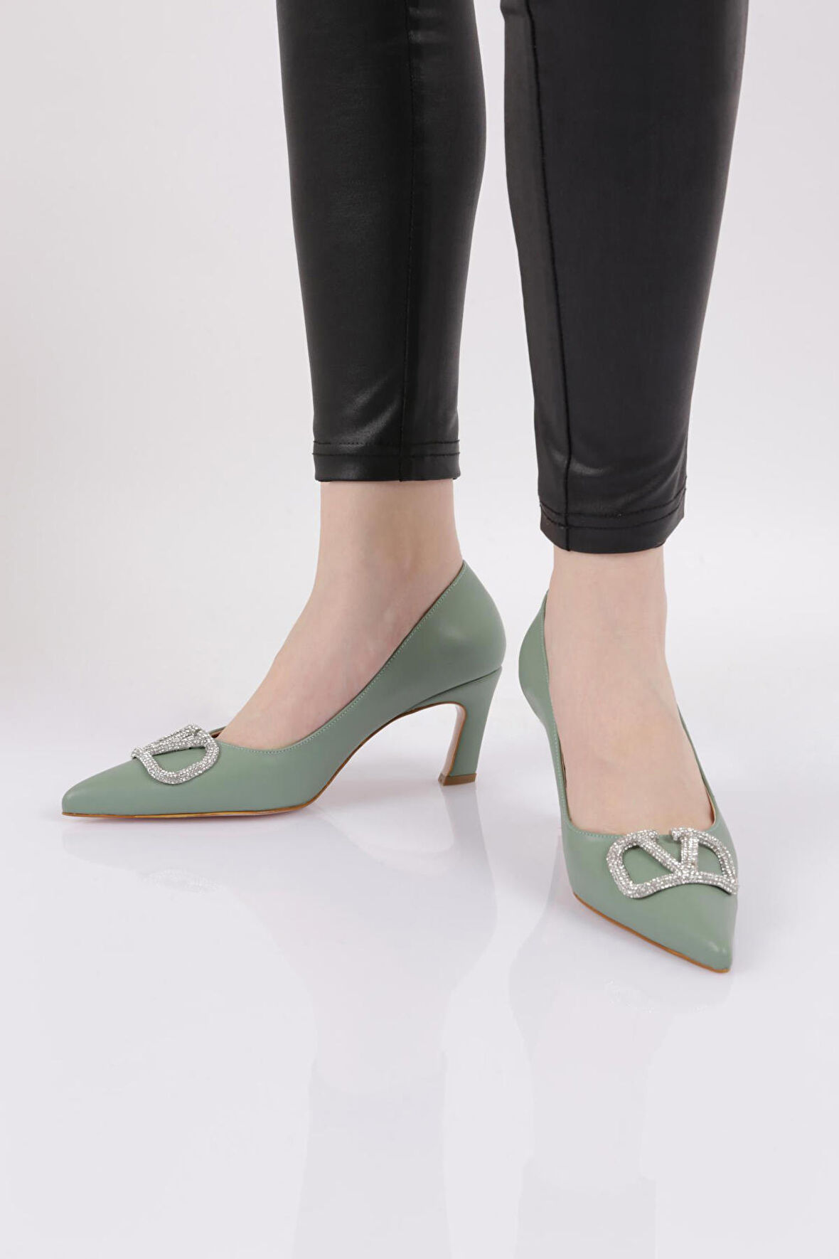 DGN 1733-22Y KADIN SİVRİ BURUN TOKALI STİLETTO AYAKKABI