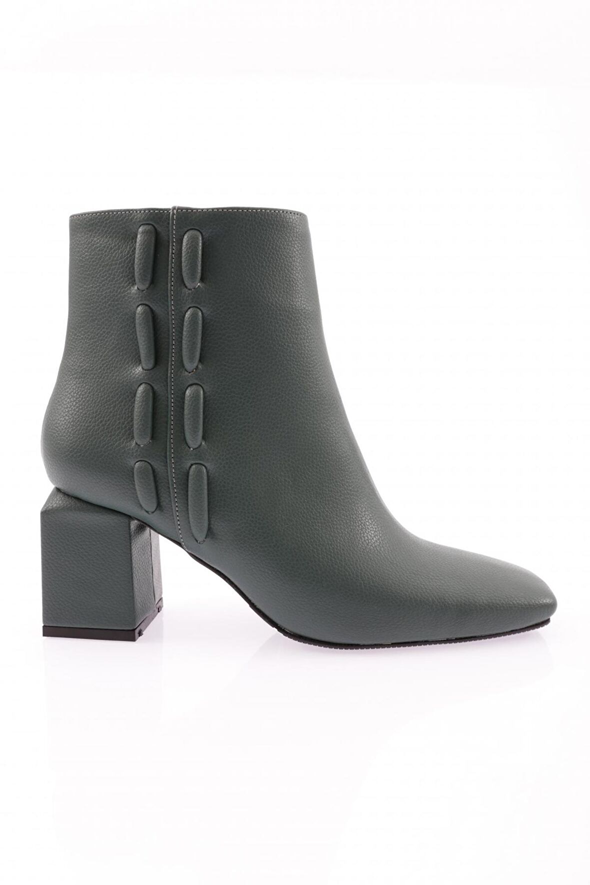 Dgn 5115  Kadın Küt Burun Çerçeve Topuklu Bot