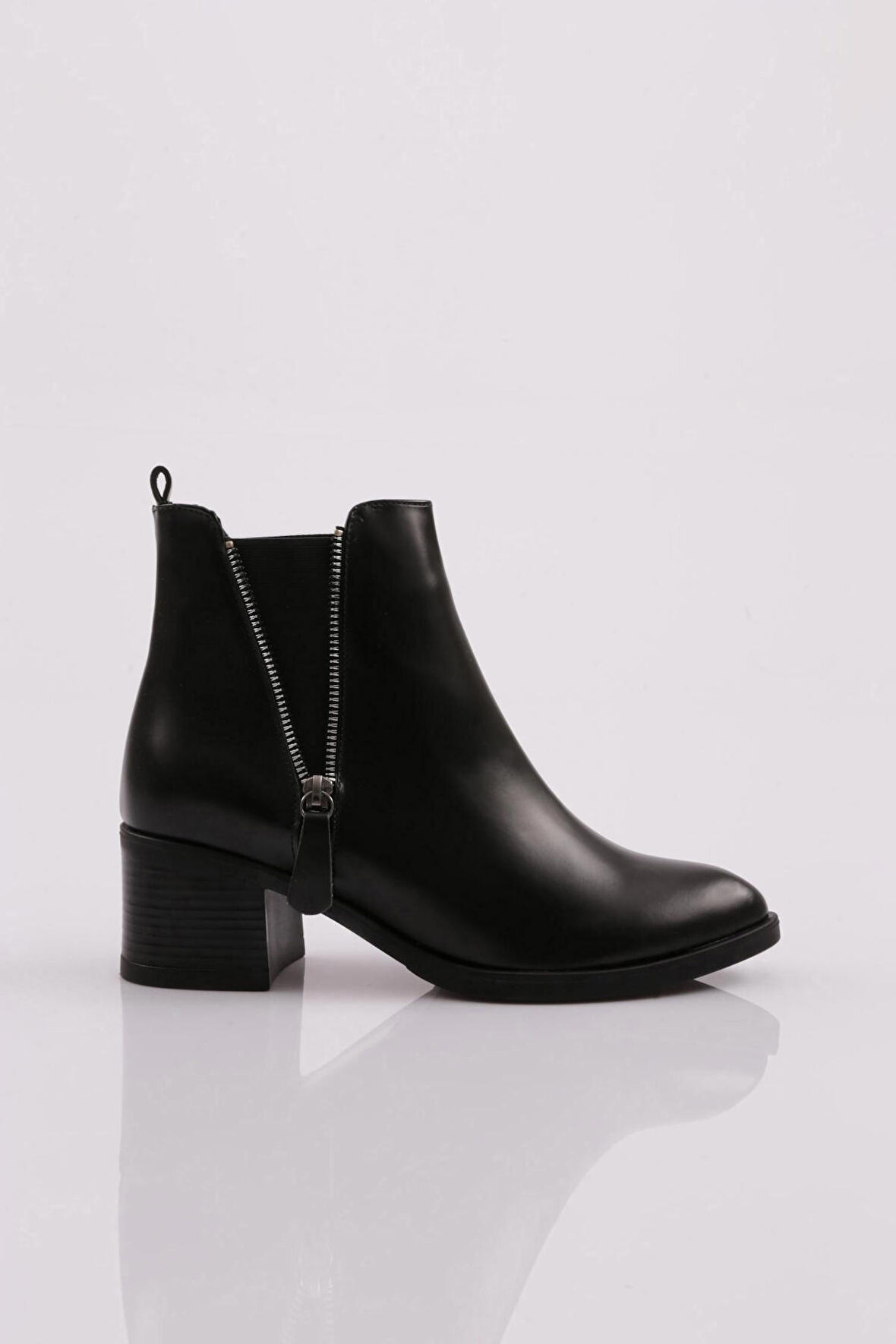 Dgn 9009-2164-22K Kadın Fermuarli Topuklu Bot