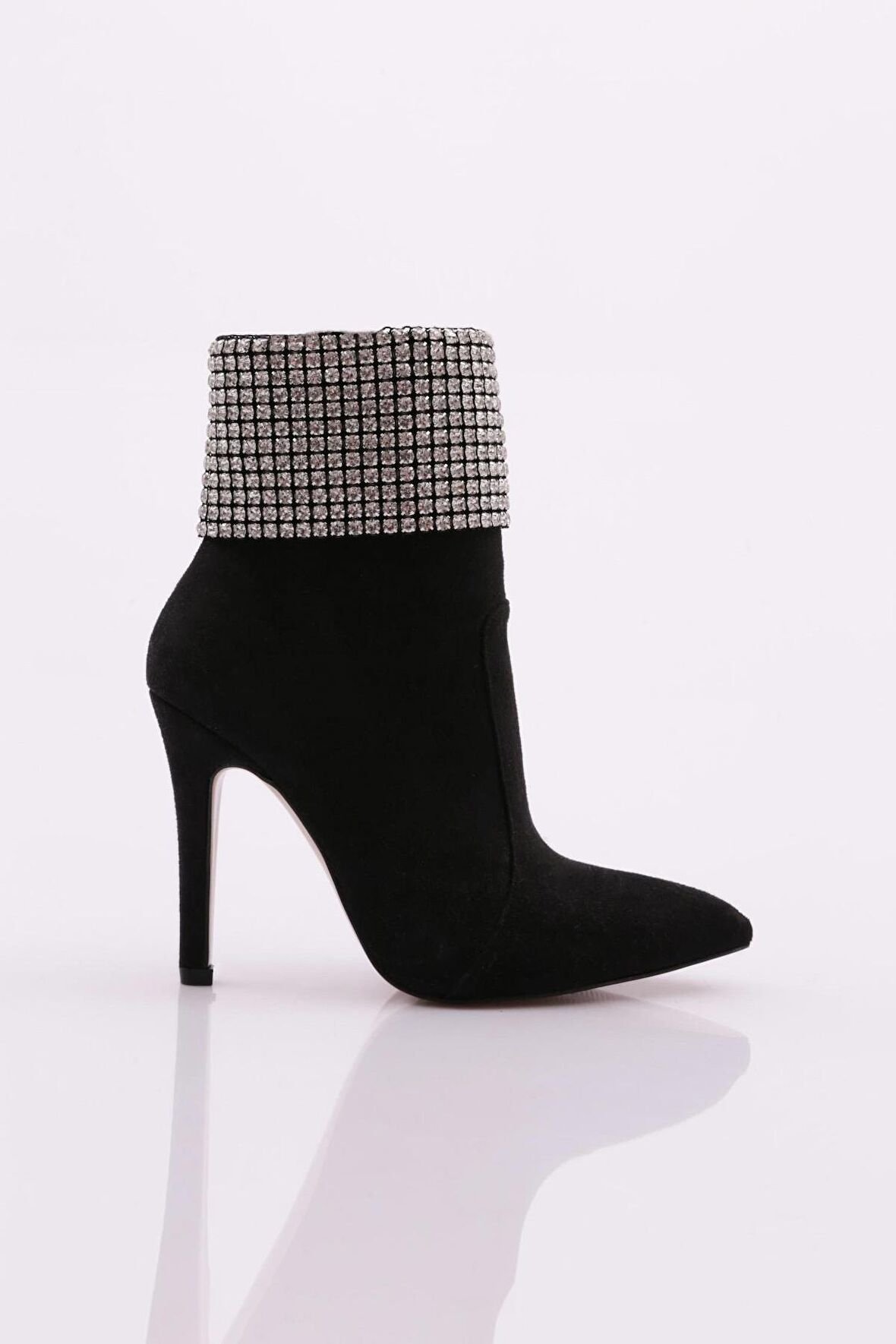 Dgn 4259 Kadın Sivri Burun Kristal Taşli İnce Topuklu Bot