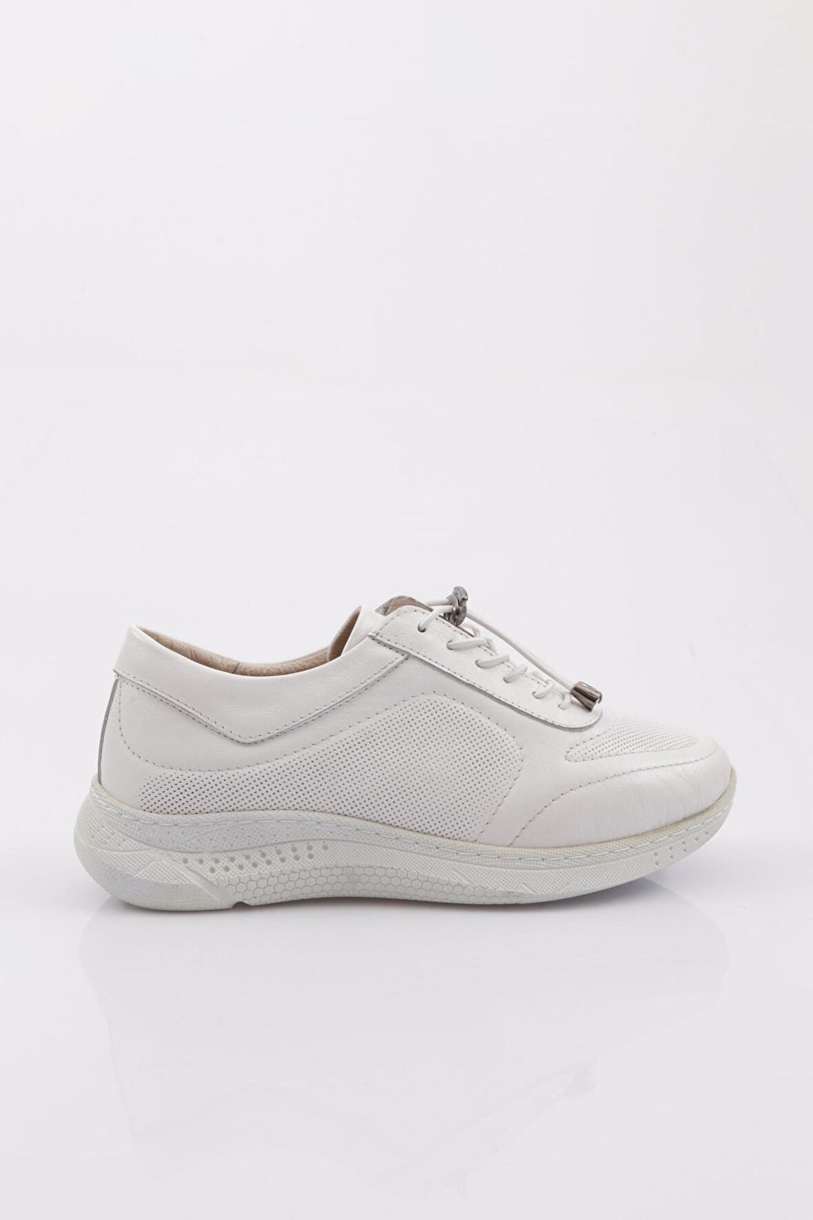 Dgn 8000 Kadin Bağcikli Lazer Baskili Comfort Ayakkabi