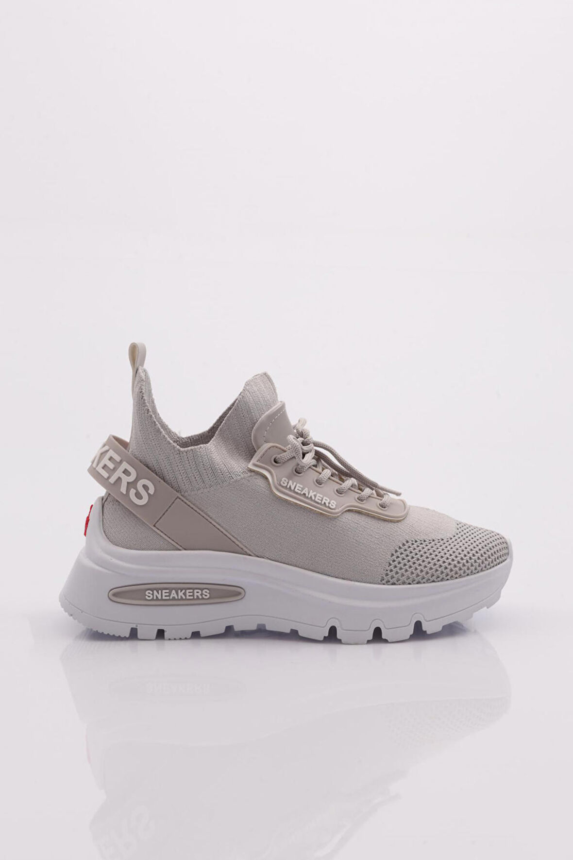 Dgn 071 Kadin Arkasi Yazi Lastikli Sneaker