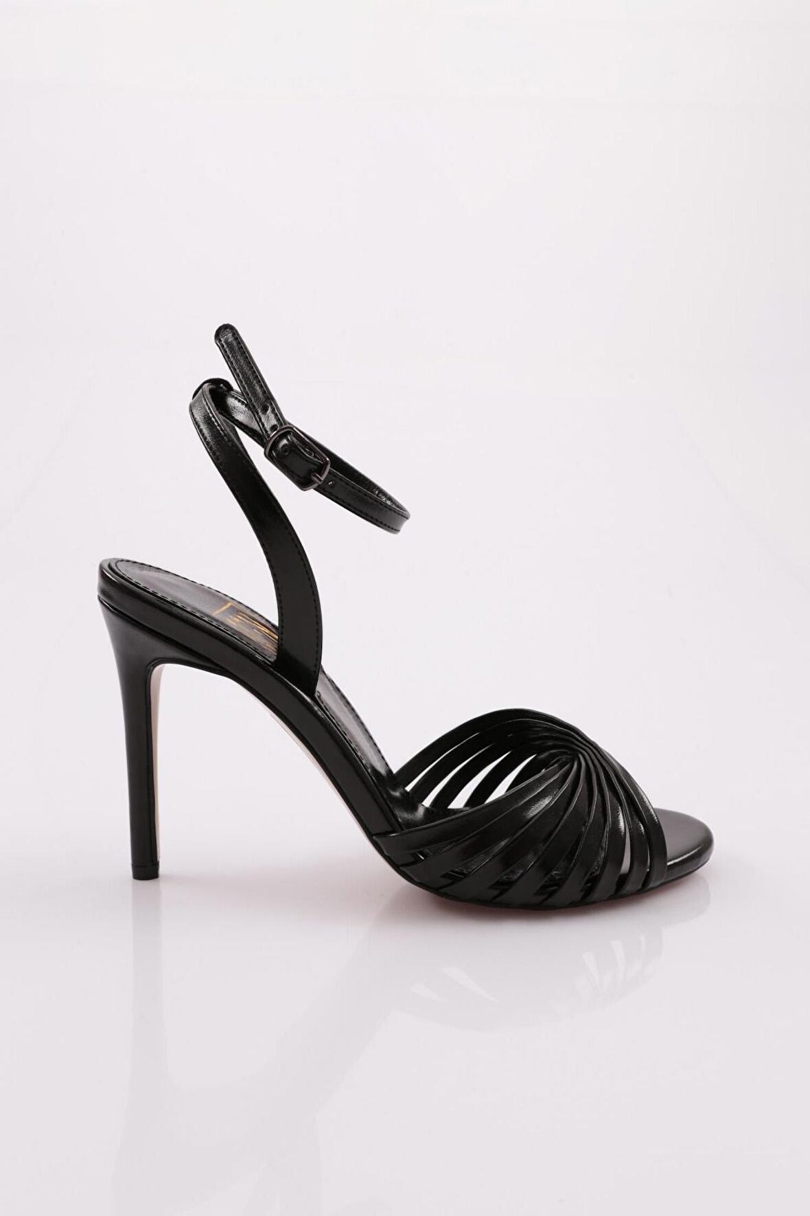 Dgn 3104 Kadin Bilekten Bağlama Topuklu