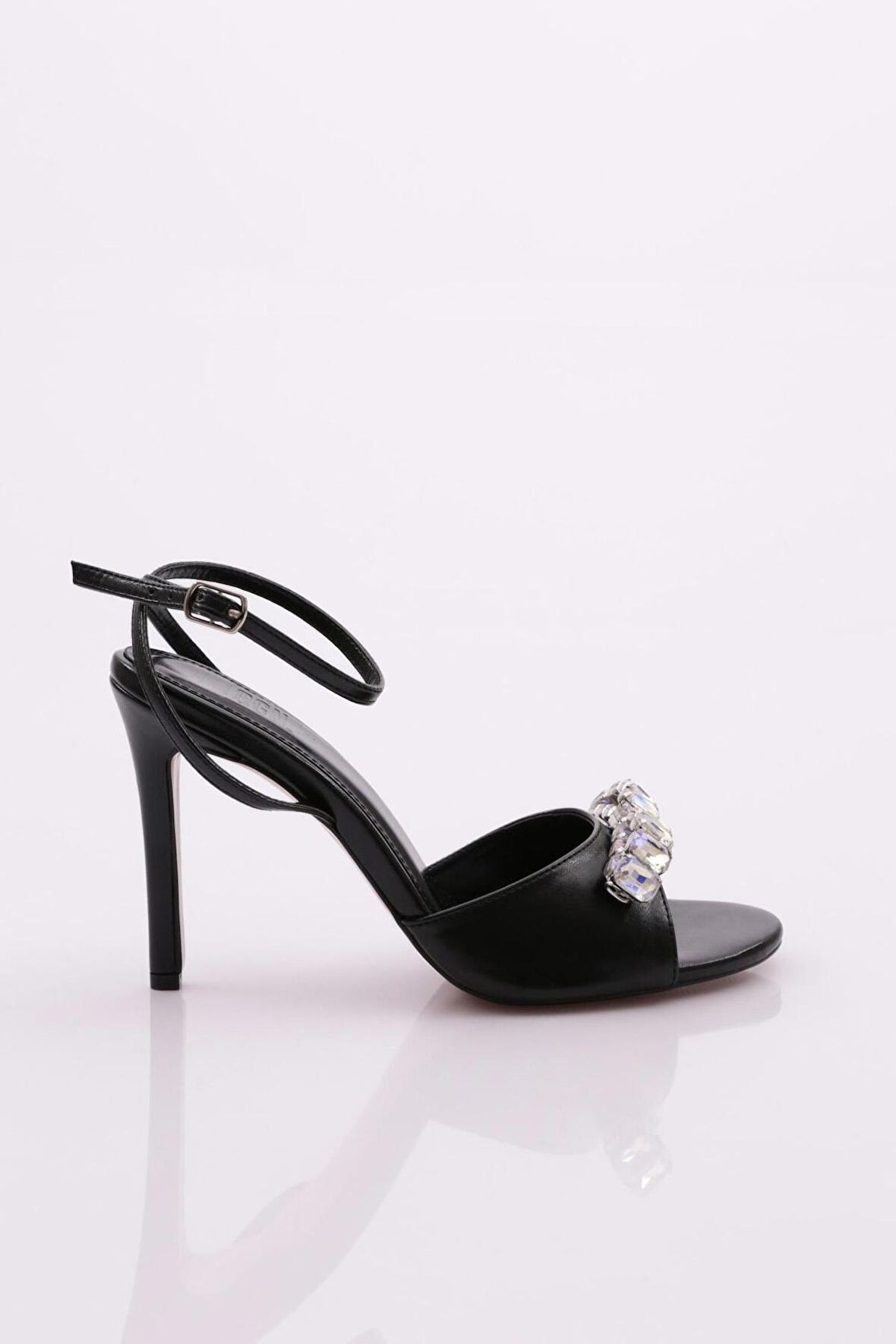 Dgn 1065 Kadin Büyük Taşli Topuklu Ayakkabi