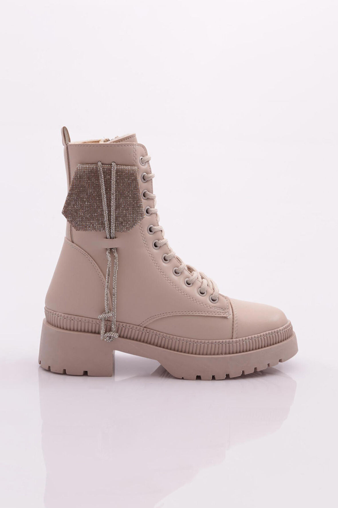 Dgn 906223 Kadın Bot