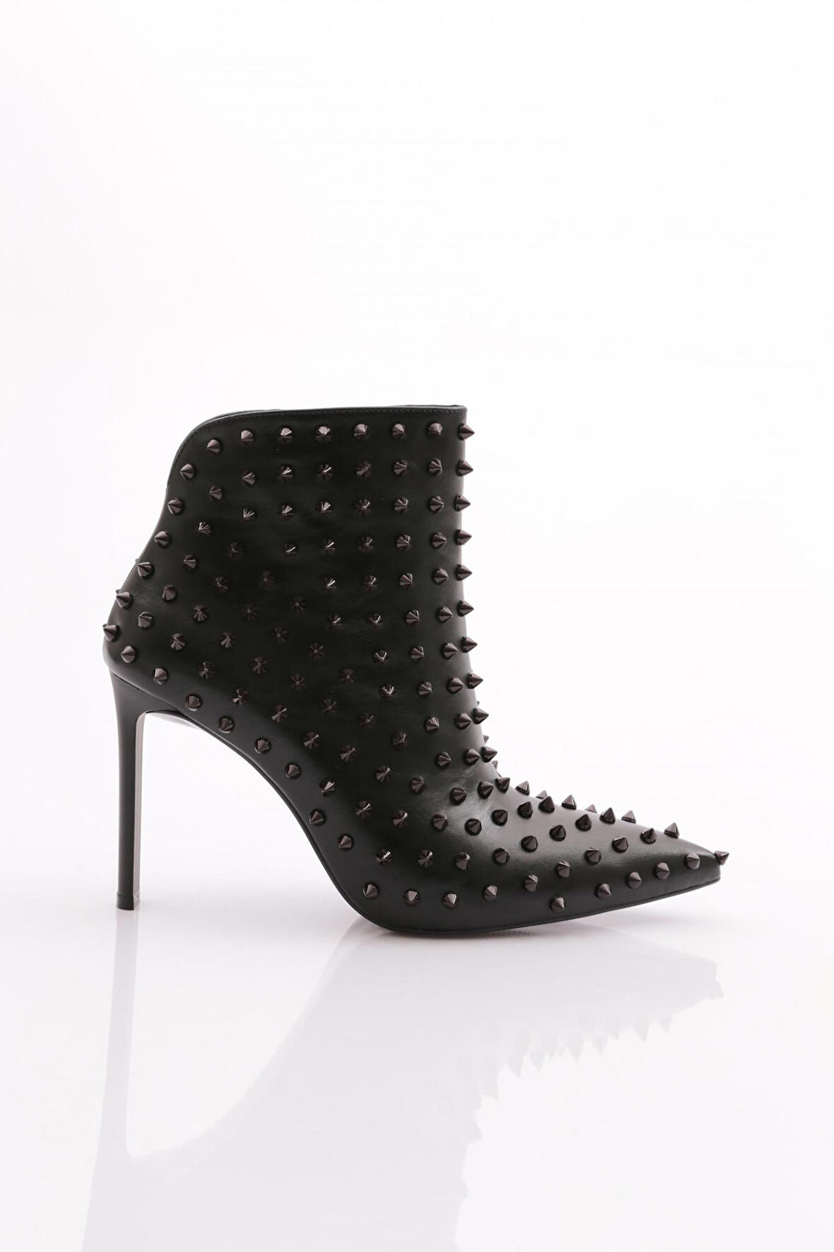 Dgn 5274 Kadın Metal Diken Desenli Topuklu Bot