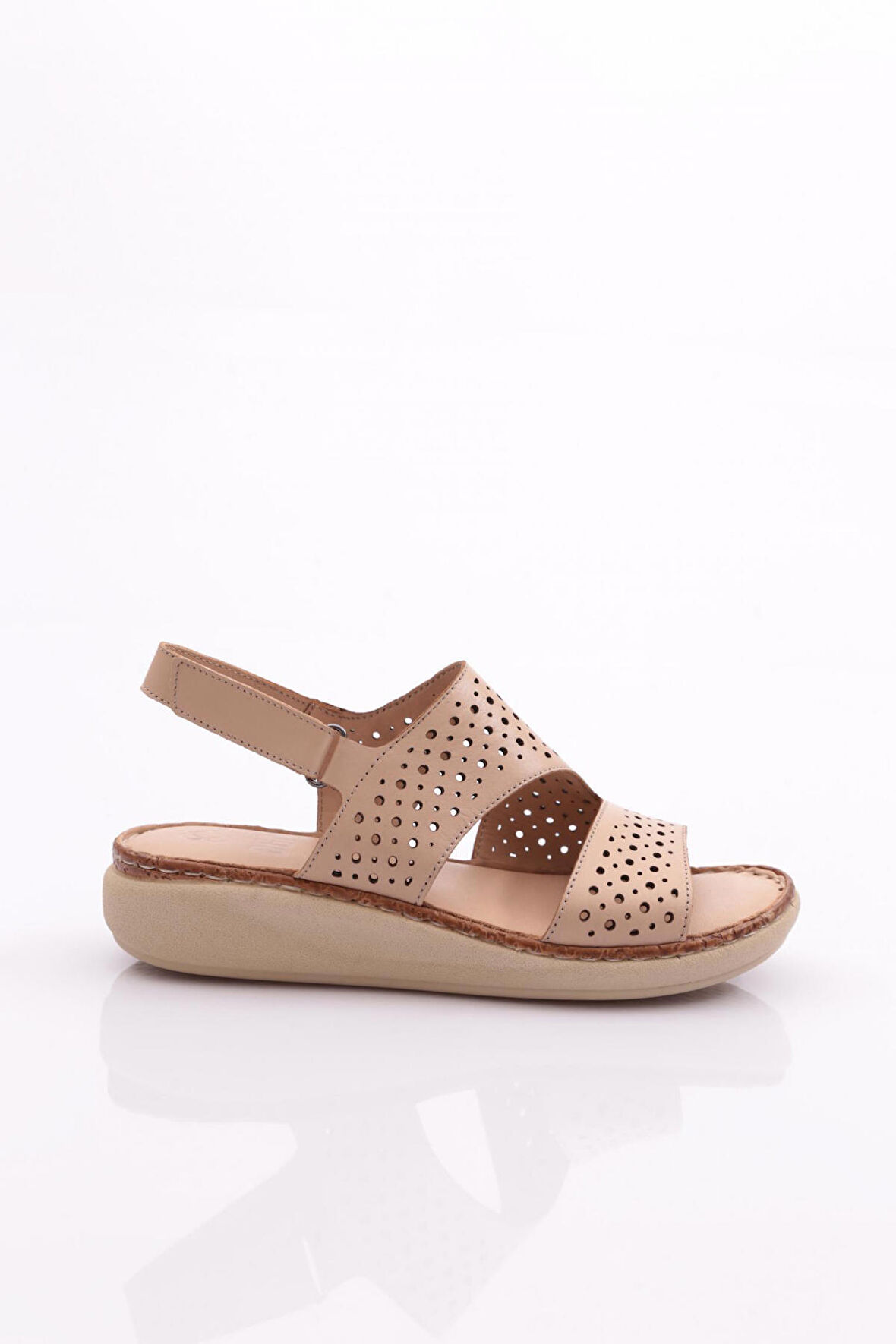 Dgn 323 Kadın Delik Desenli Bilekten Bağlama Sandalet