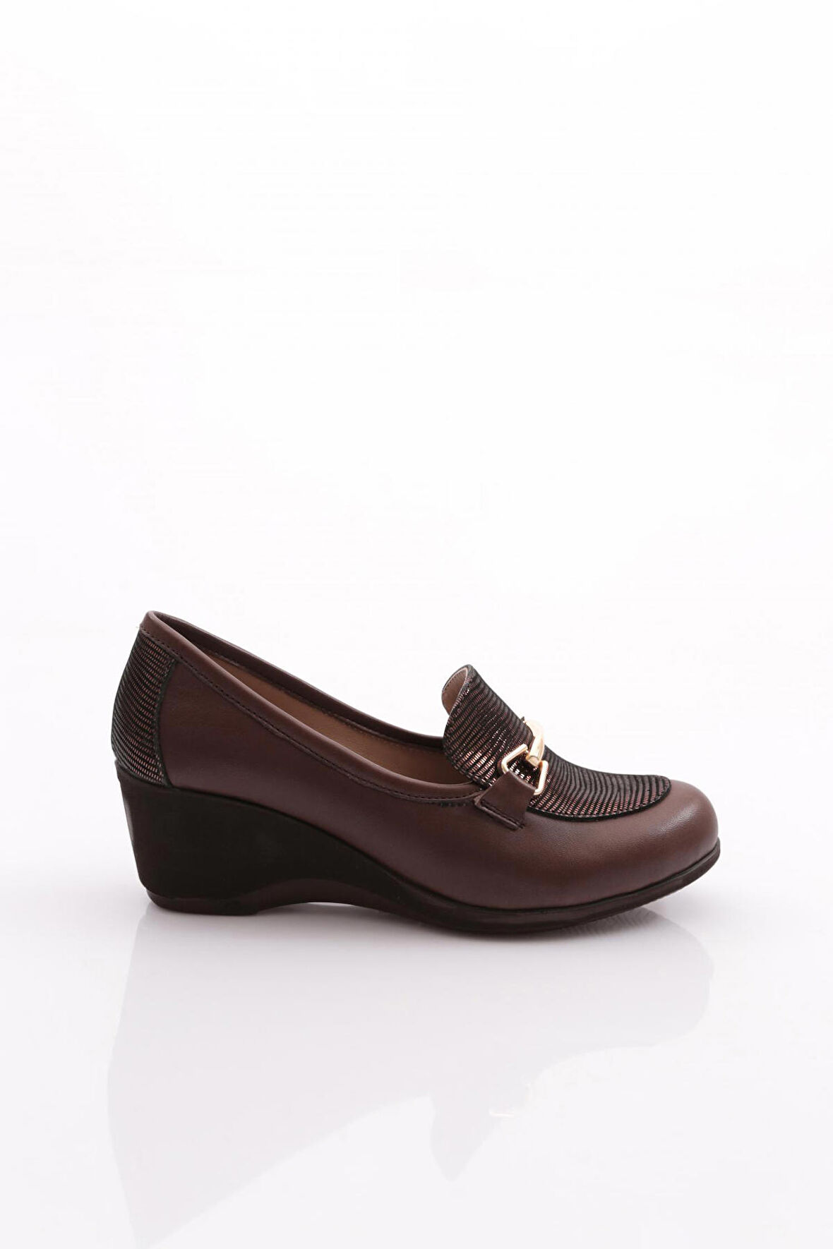 Dgn 2352 Kadin Metal Aksesuarli Comfort Ayakkabi