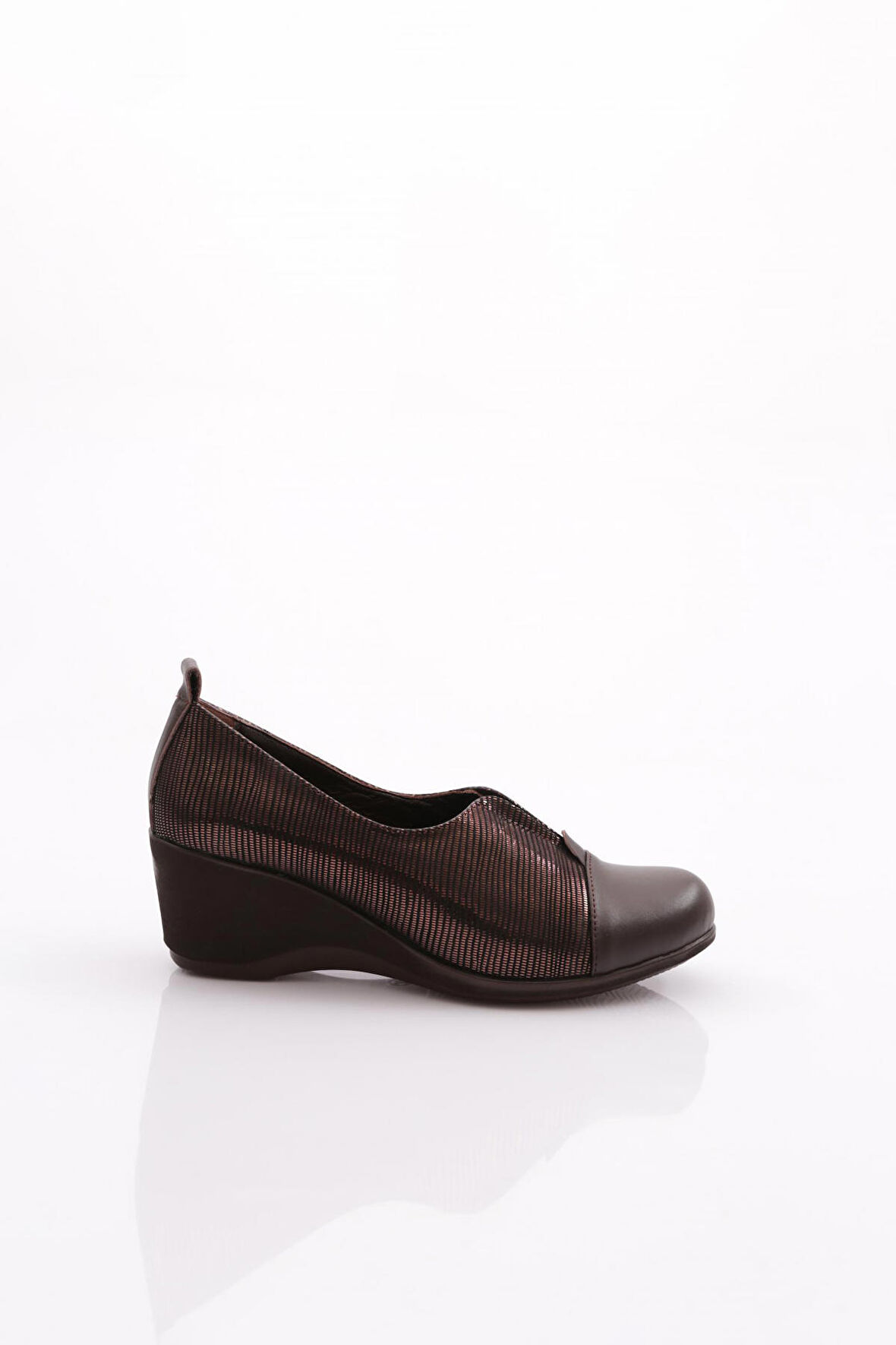 Dgn 2331 Kadin Lastik Detayli Dolgu Taban Comfort Ayakkabi