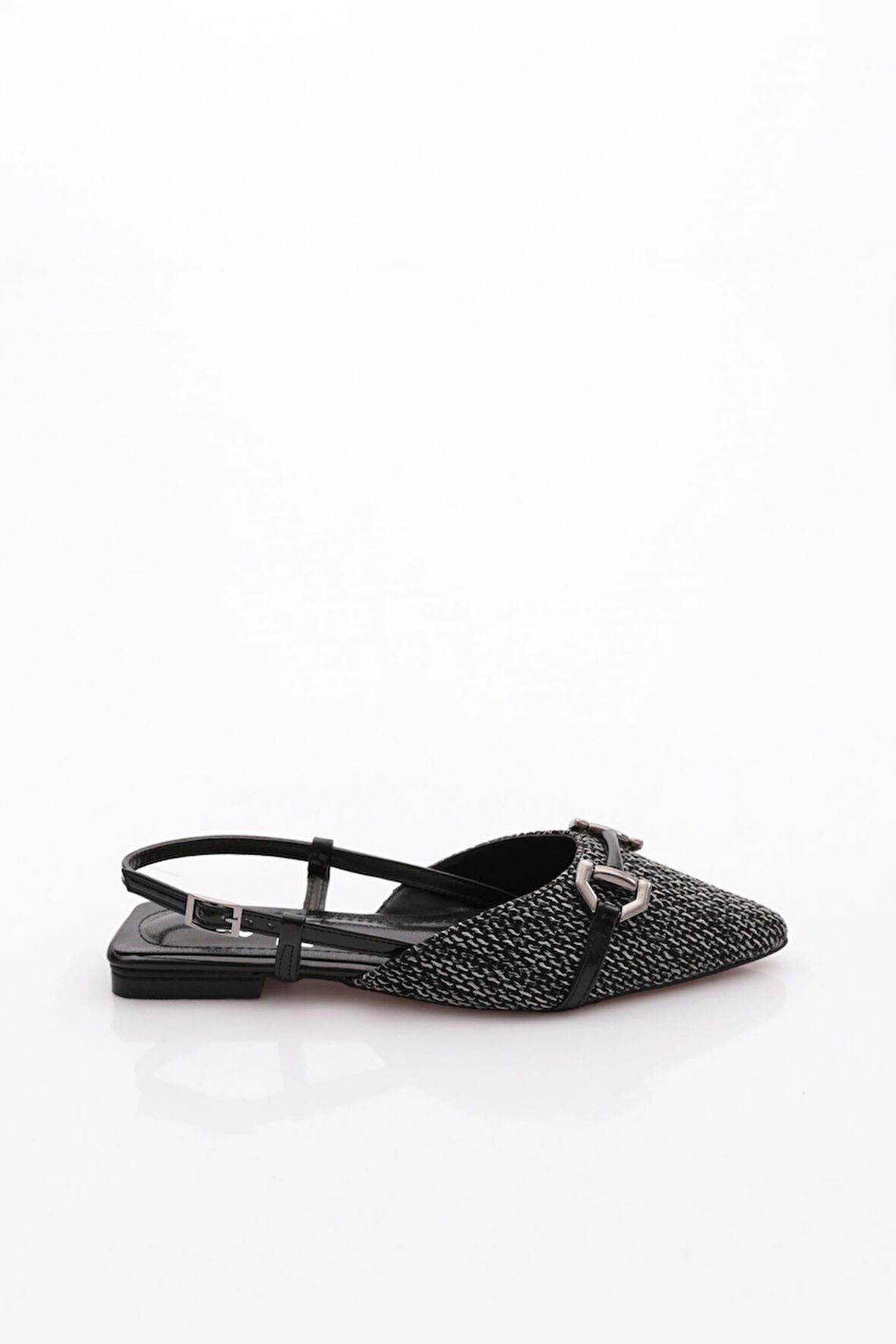 Dgn 6006 Kadin Metal Aksesuarli Arkadan Bağlamali Babet