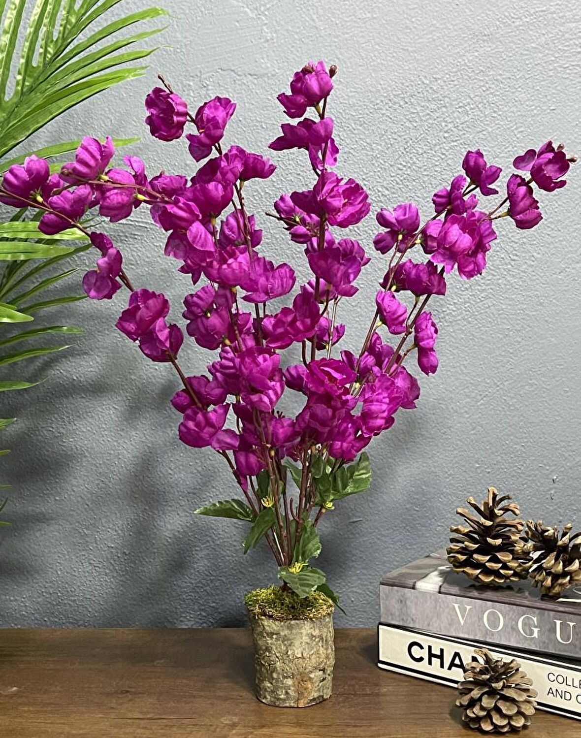 Yapay Çiçek Ahşap Kütük Saksılı Mor Bahardalı Palmiye Ağacı Salon Bitkisi 50cm